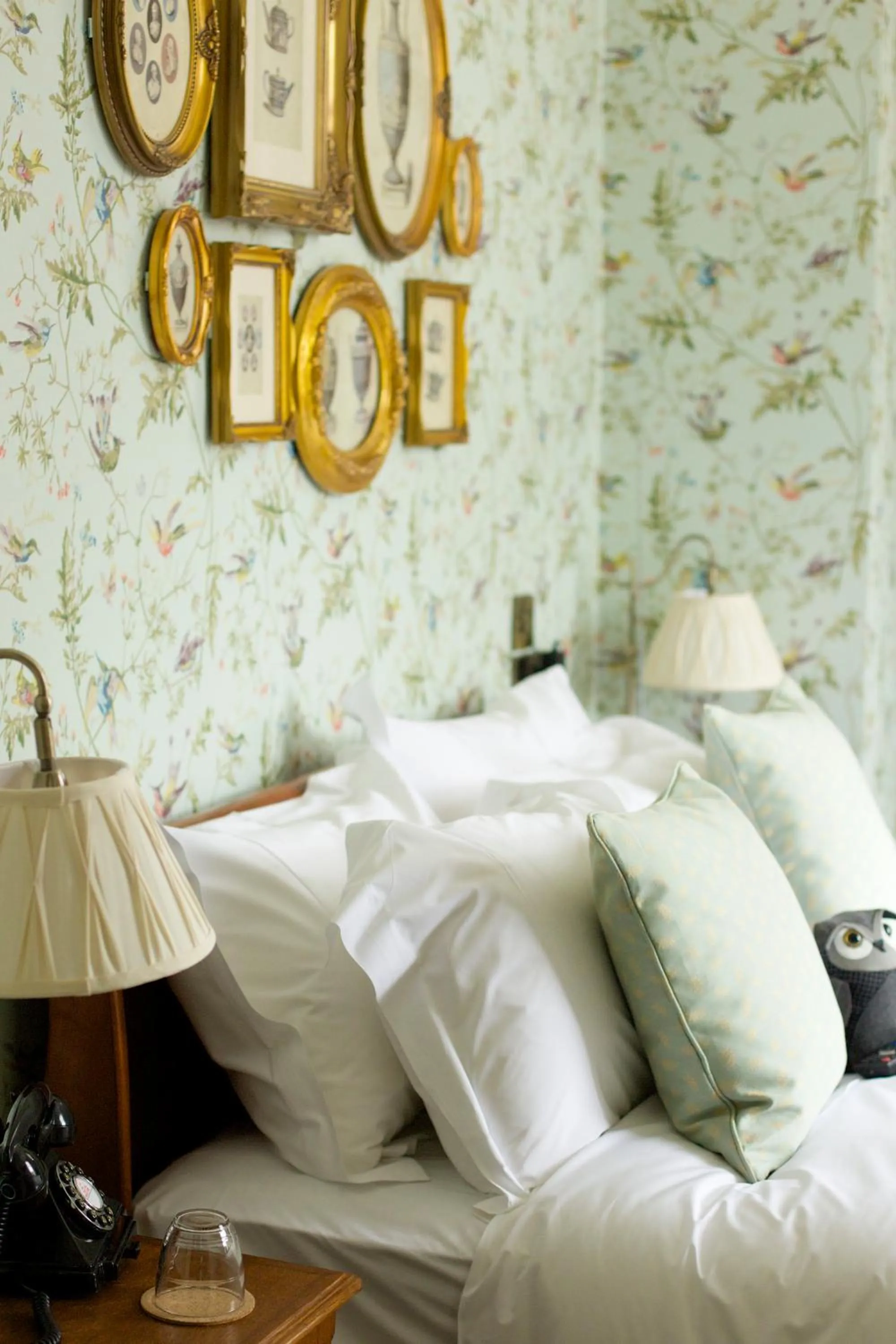 Bedroom, Bed in The Crown Hotel