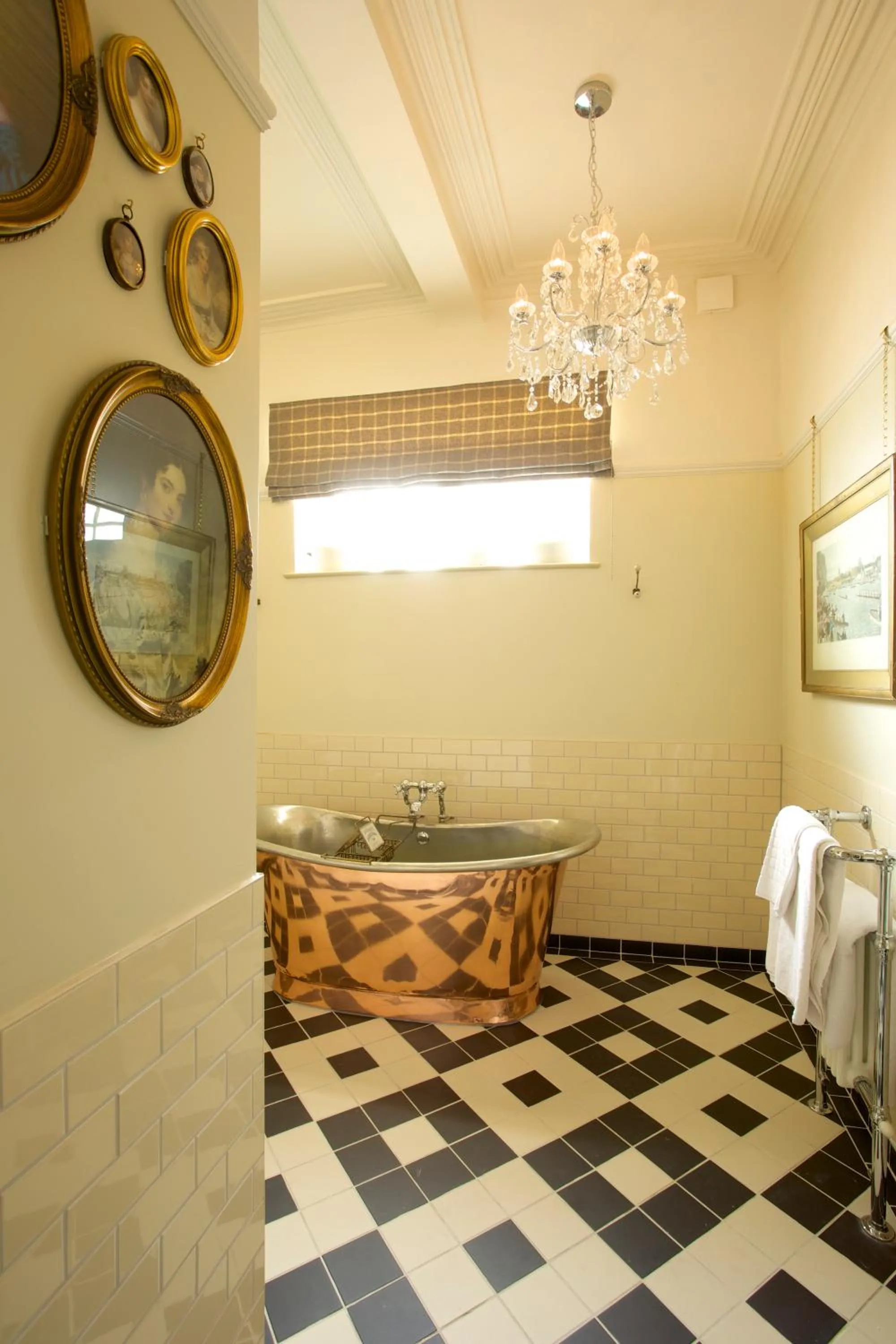 Bathroom in The Crown Hotel