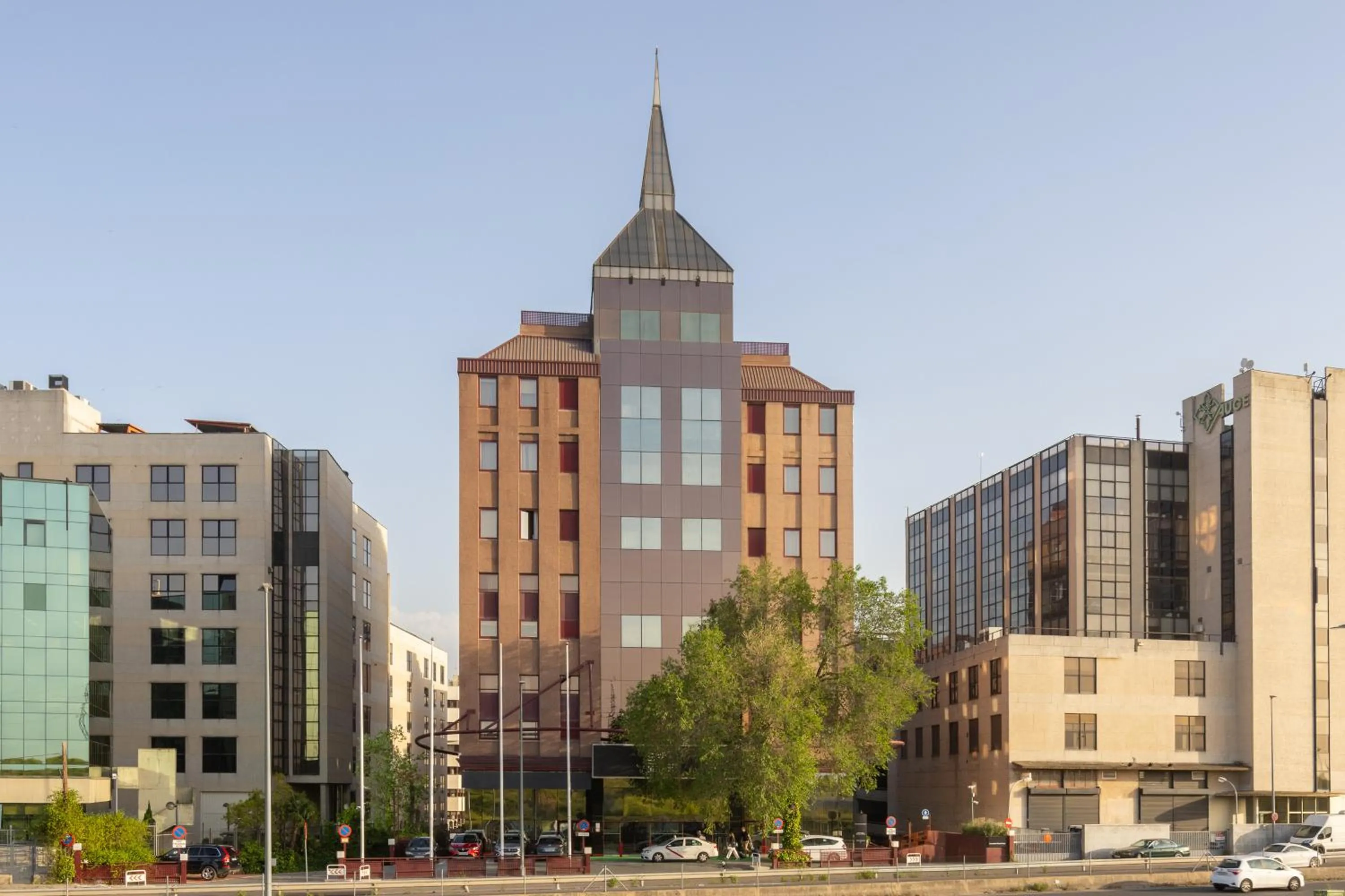 Property building in Exe Convention Plaza Madrid