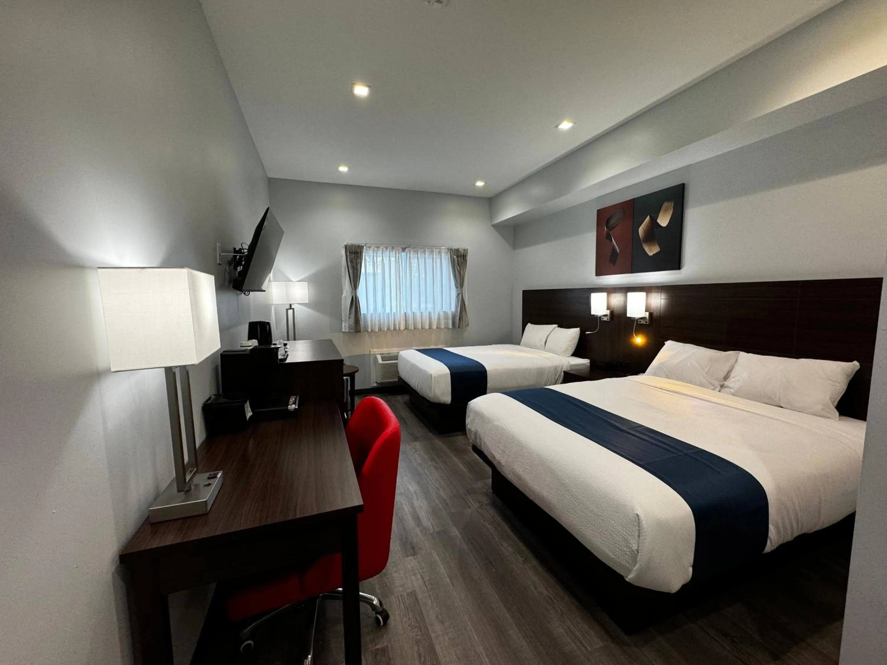 Photo of the whole room, Bed in Travelodge by Wyndham Cochrane Ontario