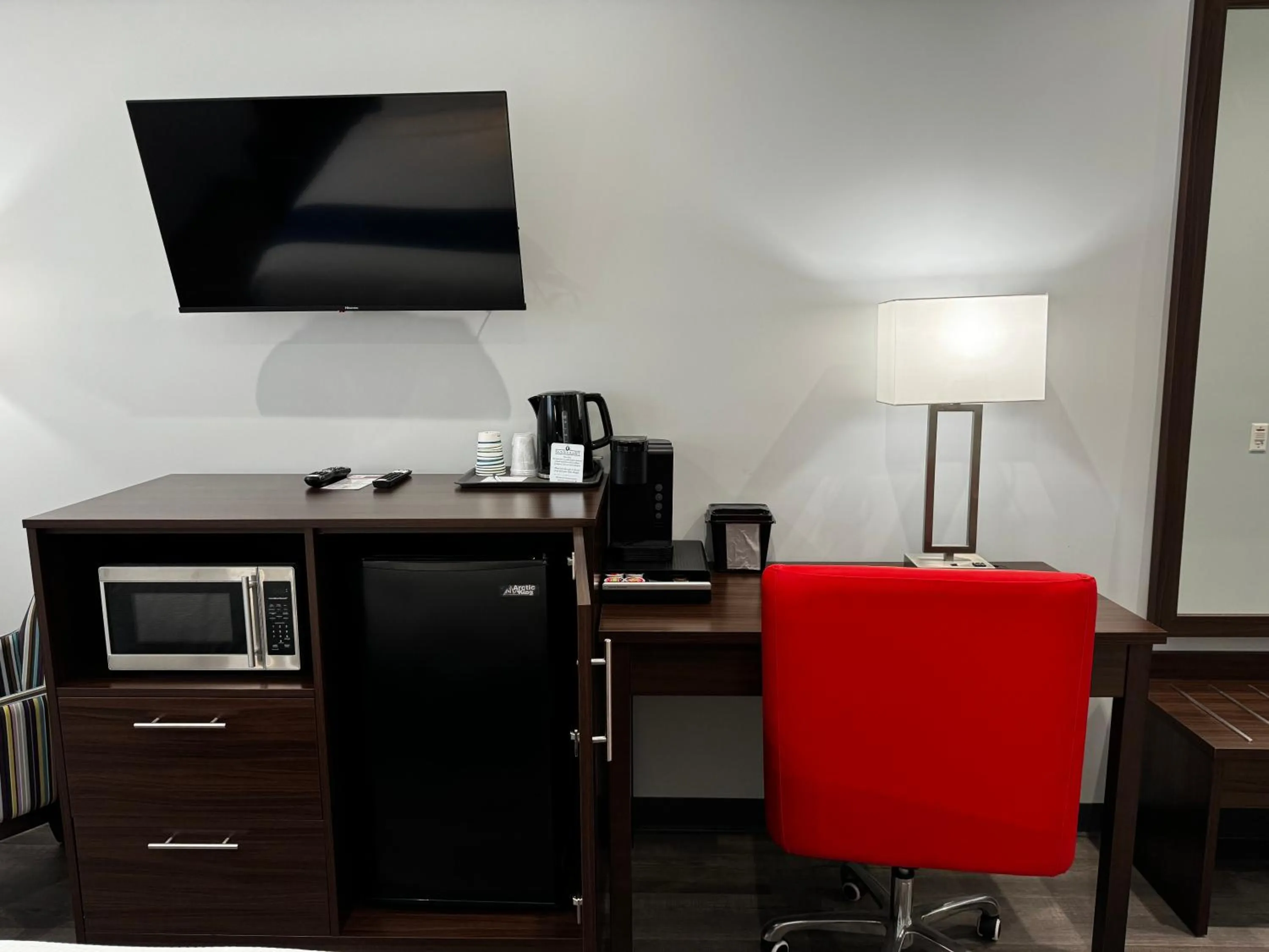 TV and multimedia in Travelodge by Wyndham Cochrane Ontario