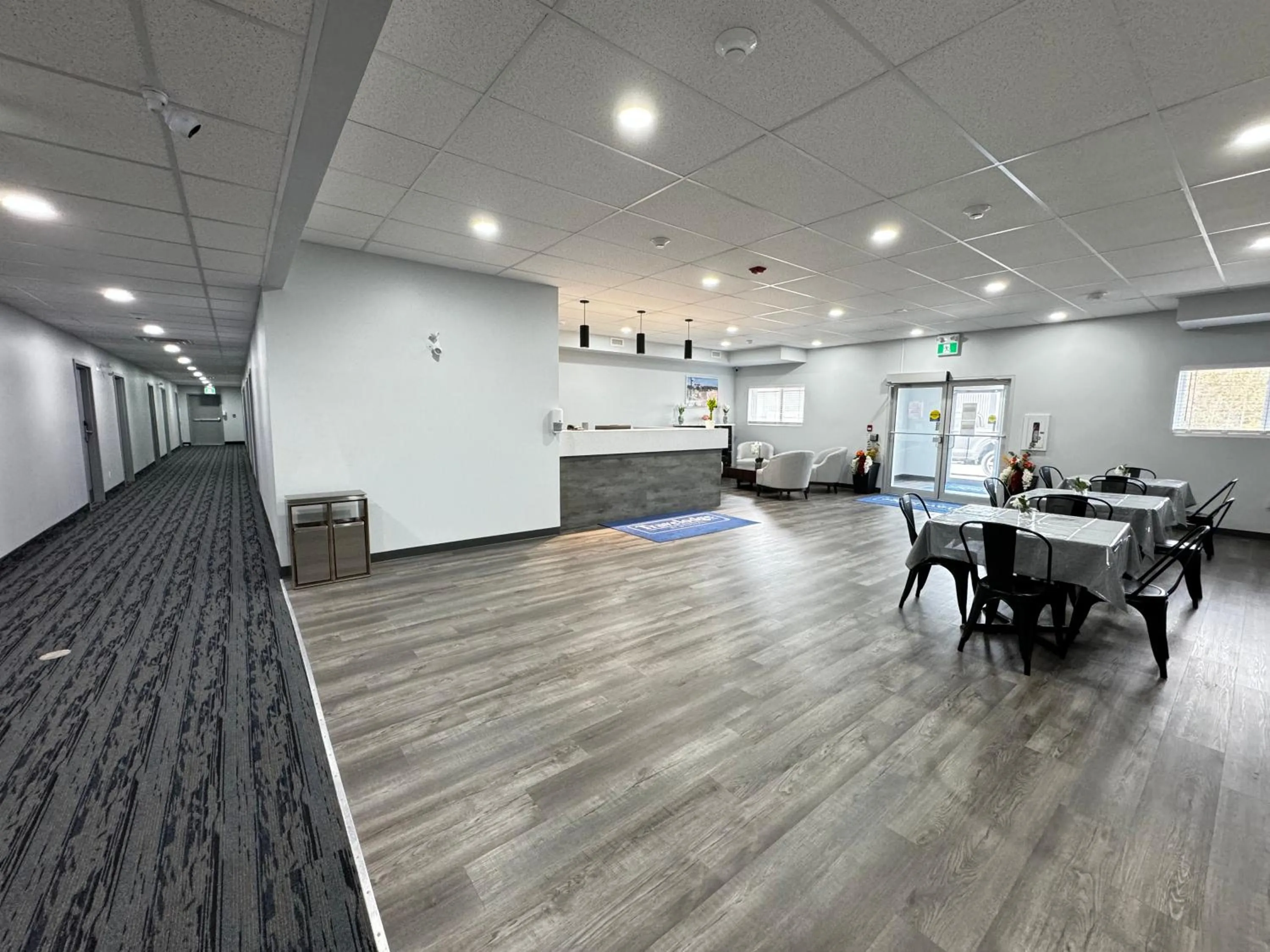 Lobby or reception in Travelodge by Wyndham Cochrane Ontario