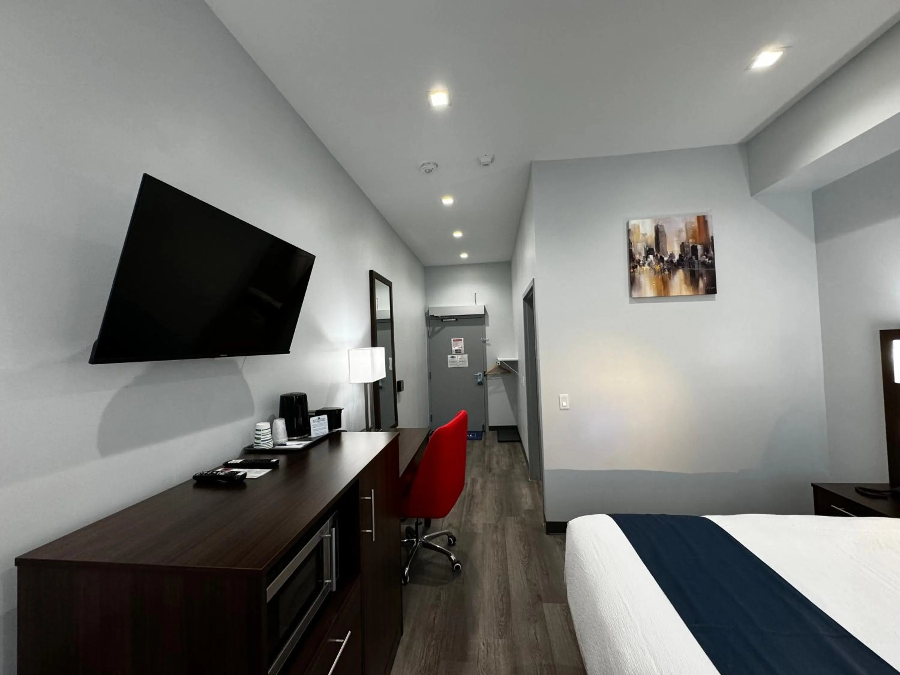 TV and multimedia, Bed in Travelodge by Wyndham Cochrane Ontario