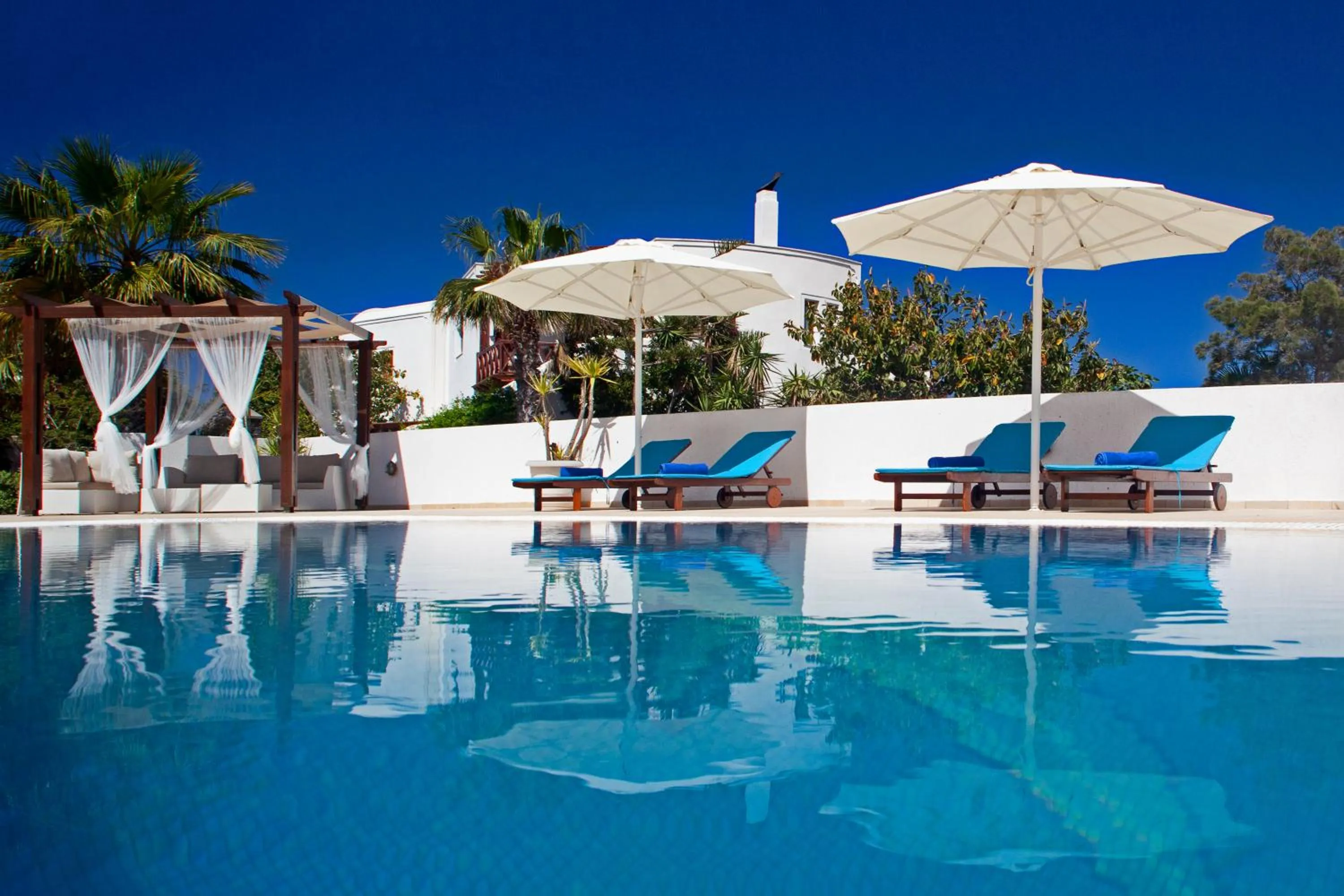 Swimming pool in Arlene Suites