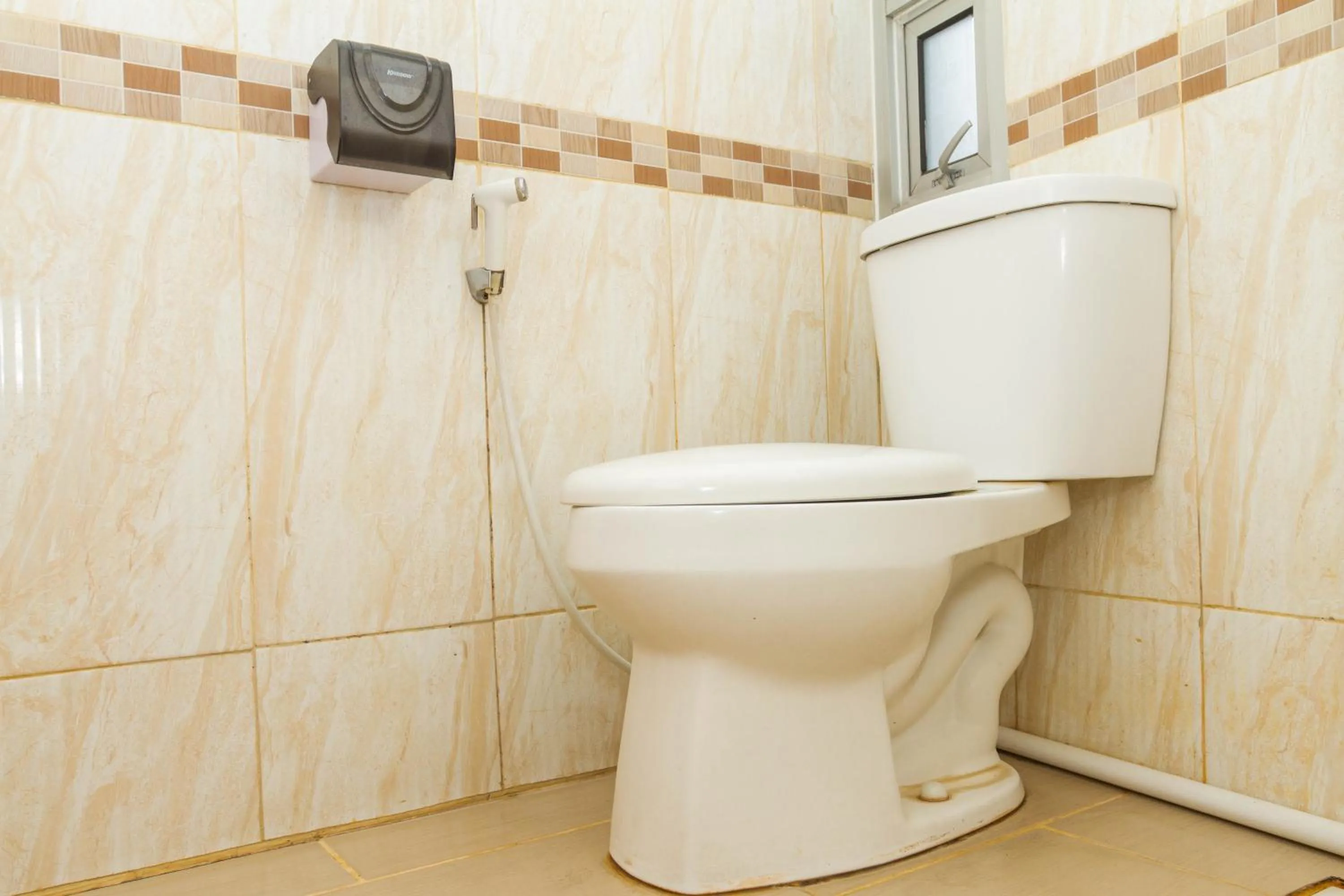 Shower in RedDoorz Plus @ Surapati 2