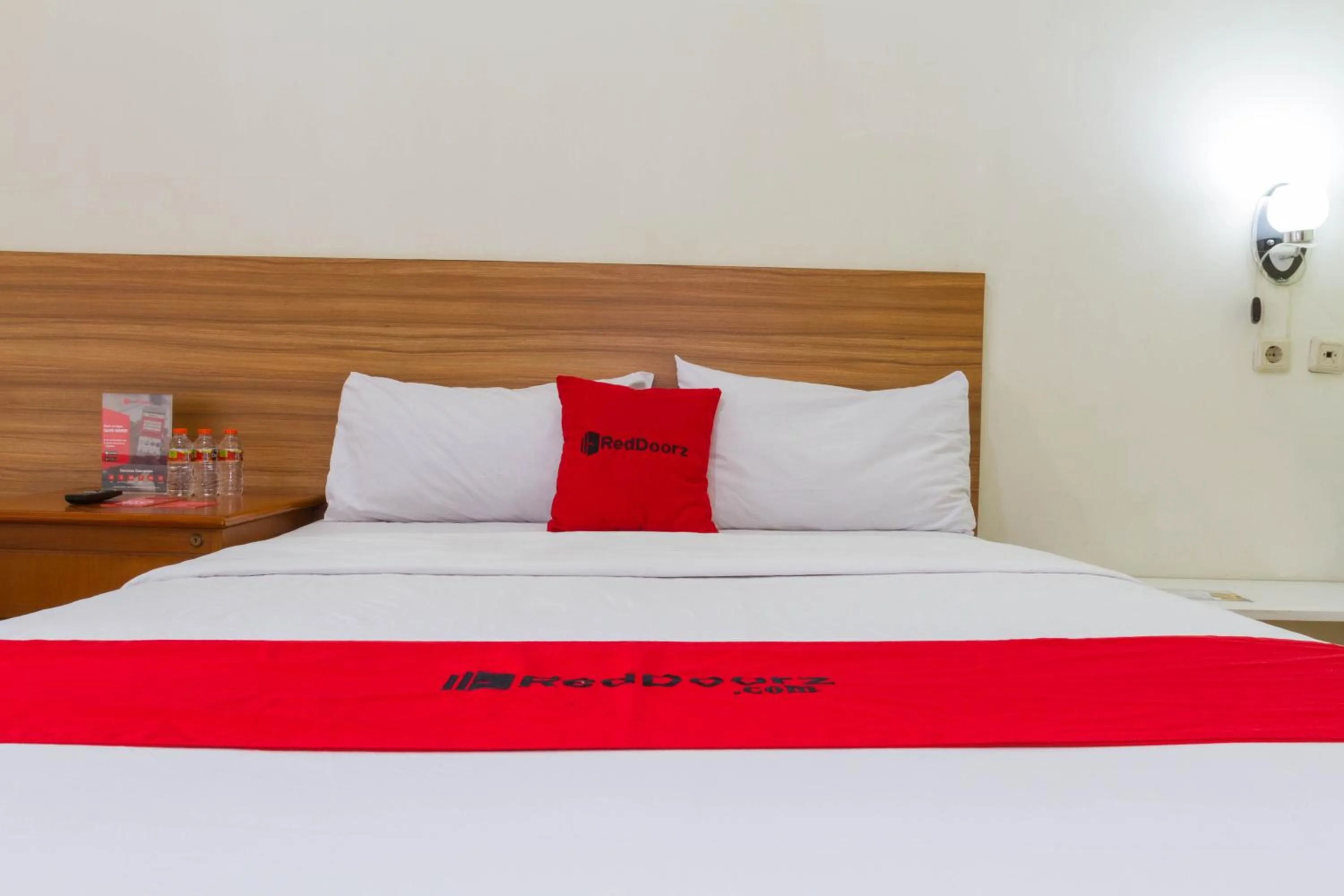 Bed in RedDoorz Plus @ Surapati 2