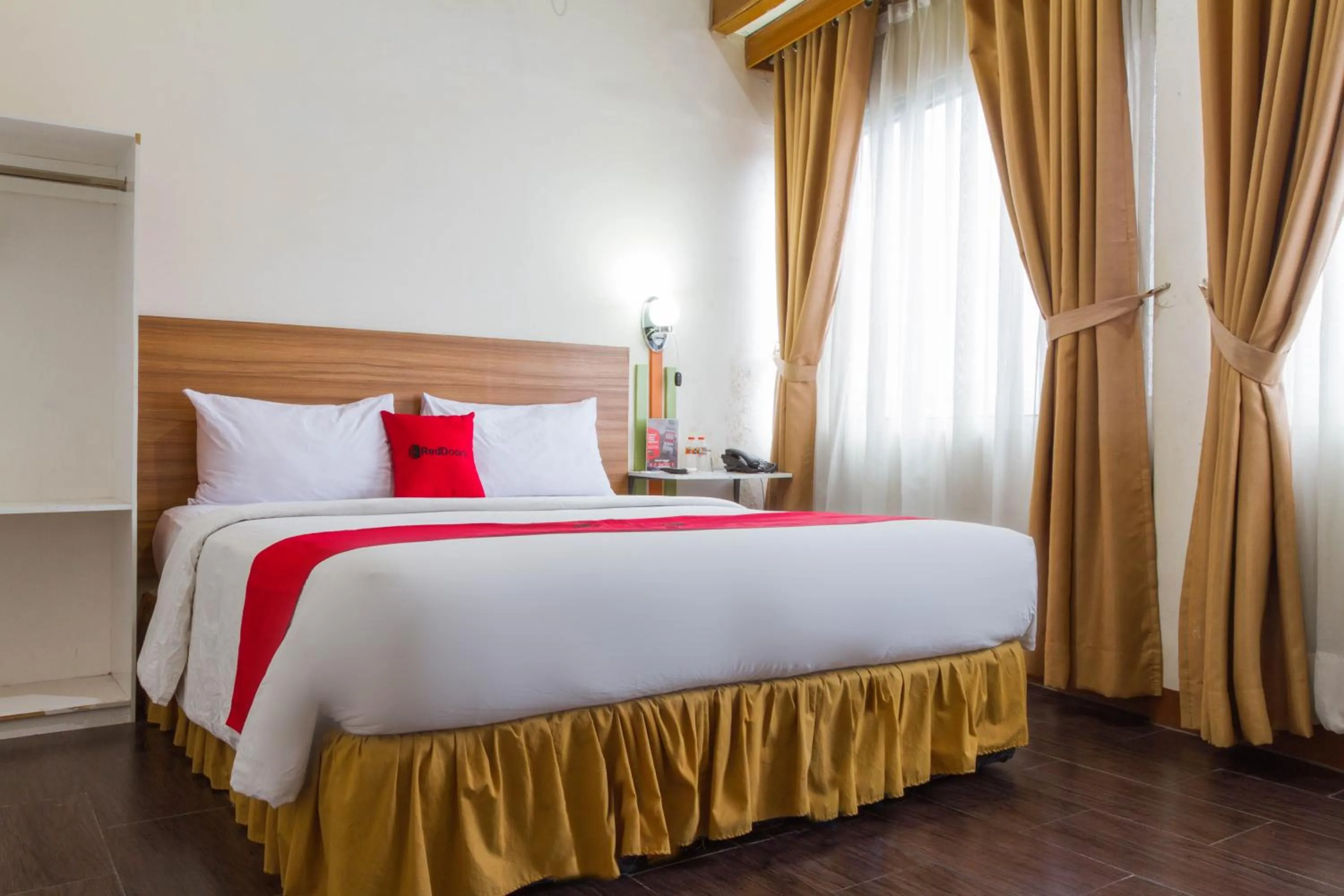 Bed in RedDoorz Plus @ Surapati 2