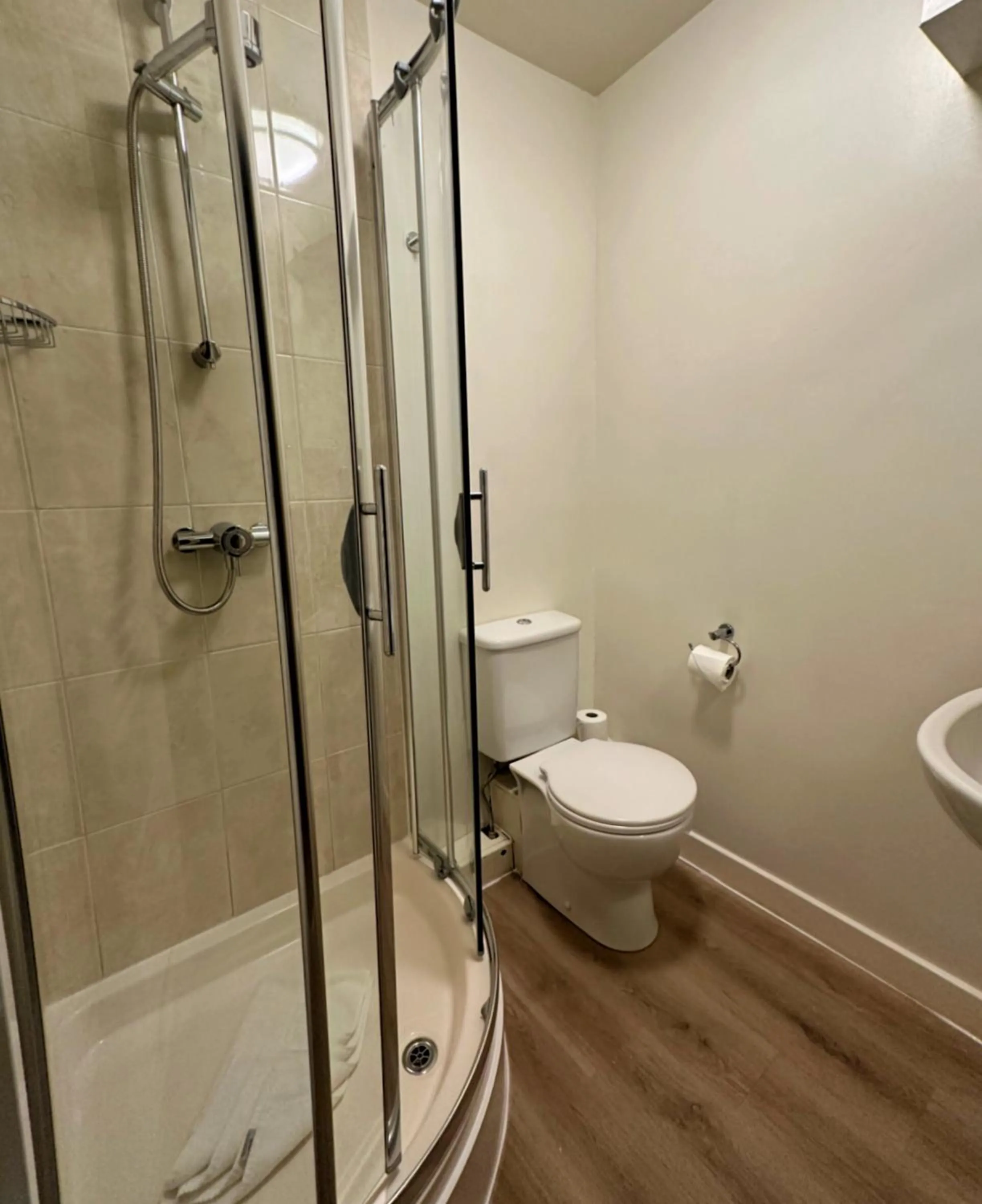 Shower in Caerwylan Hotel