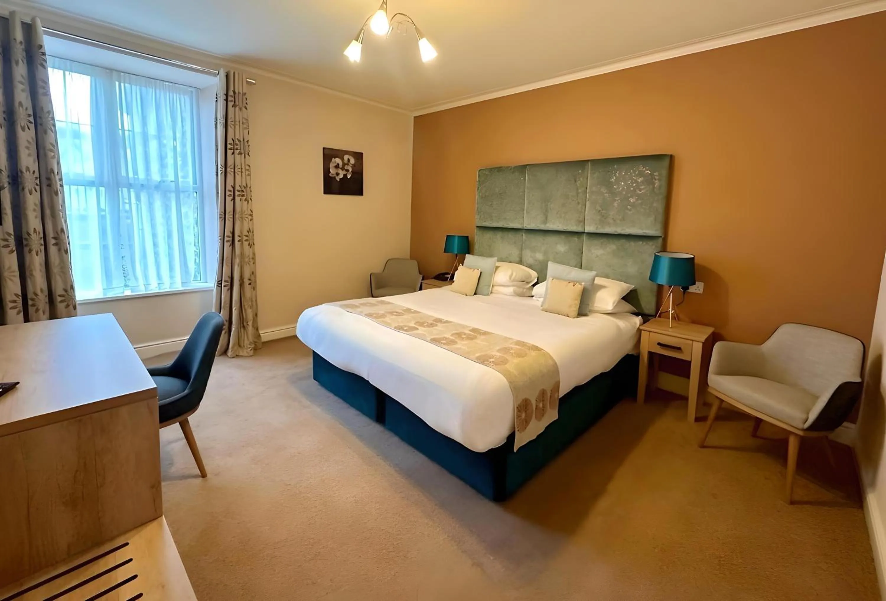 Photo of the whole room, Bed in Caerwylan Hotel