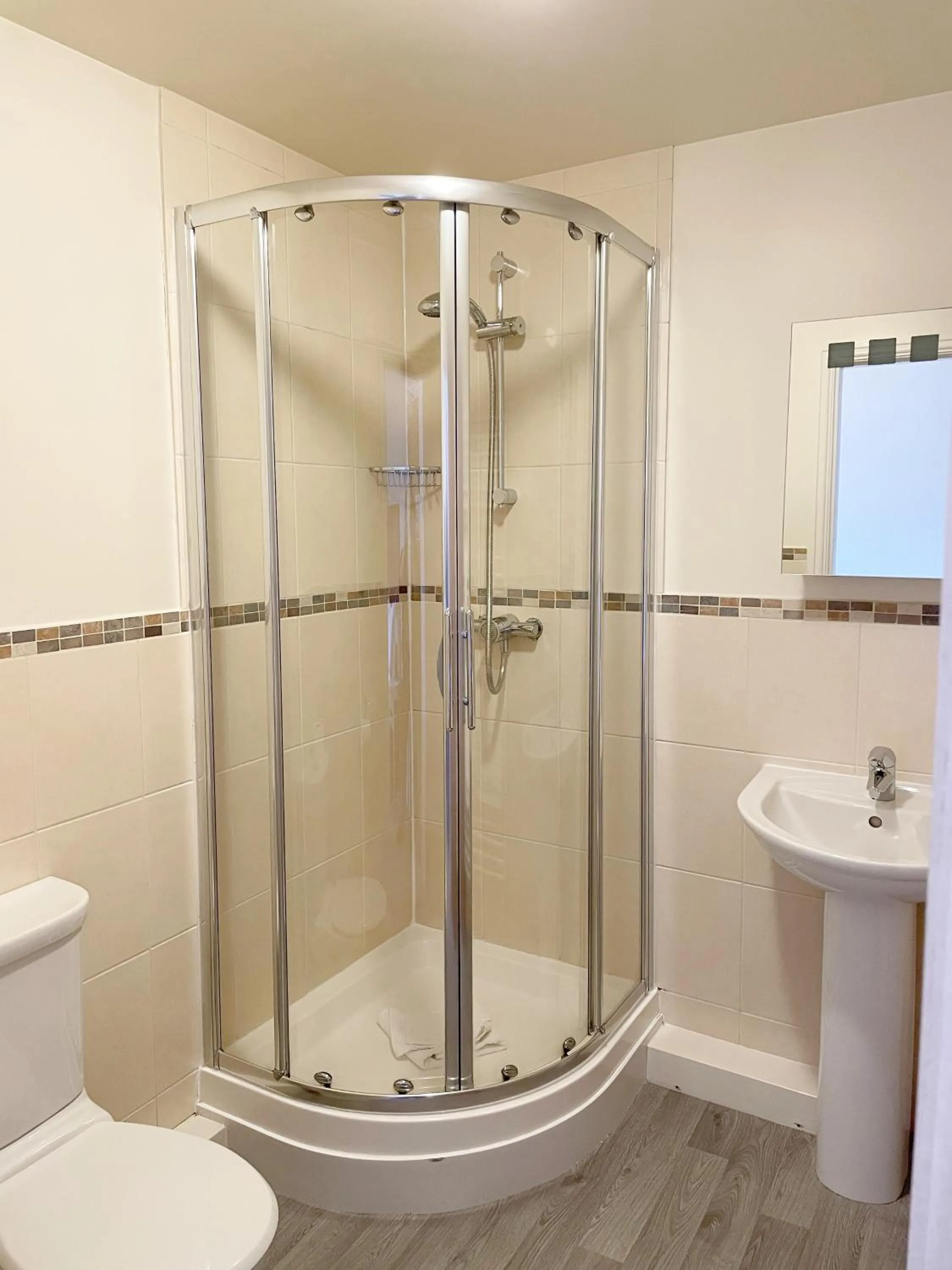 Shower in Caerwylan Hotel