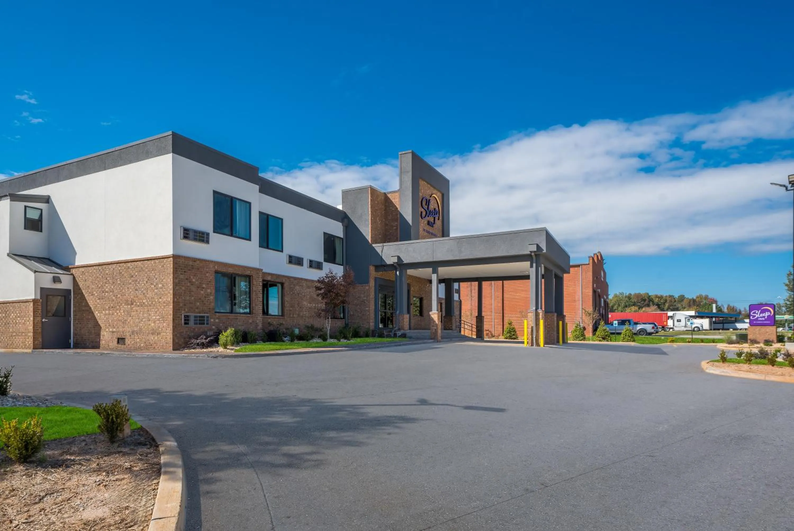 Property building in Rodeway Inn