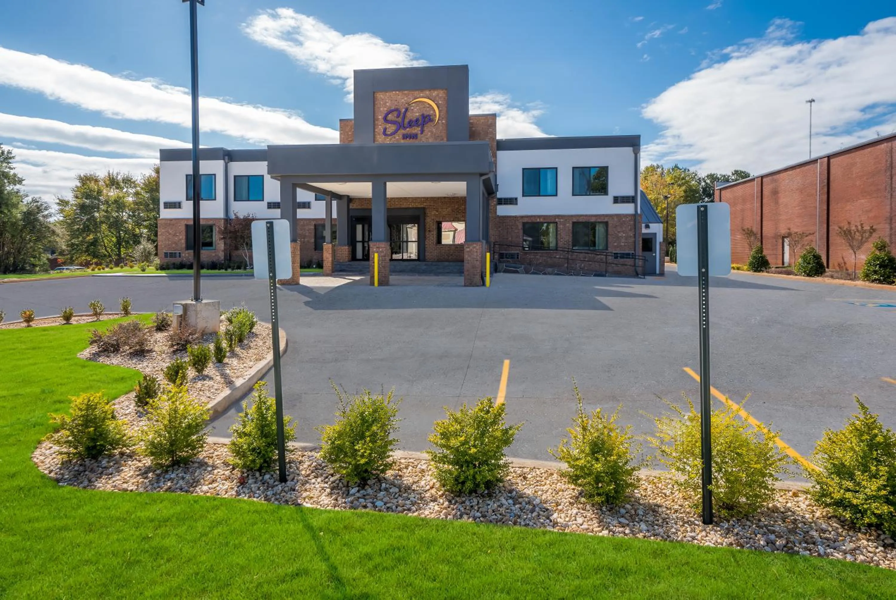 Property building in Rodeway Inn