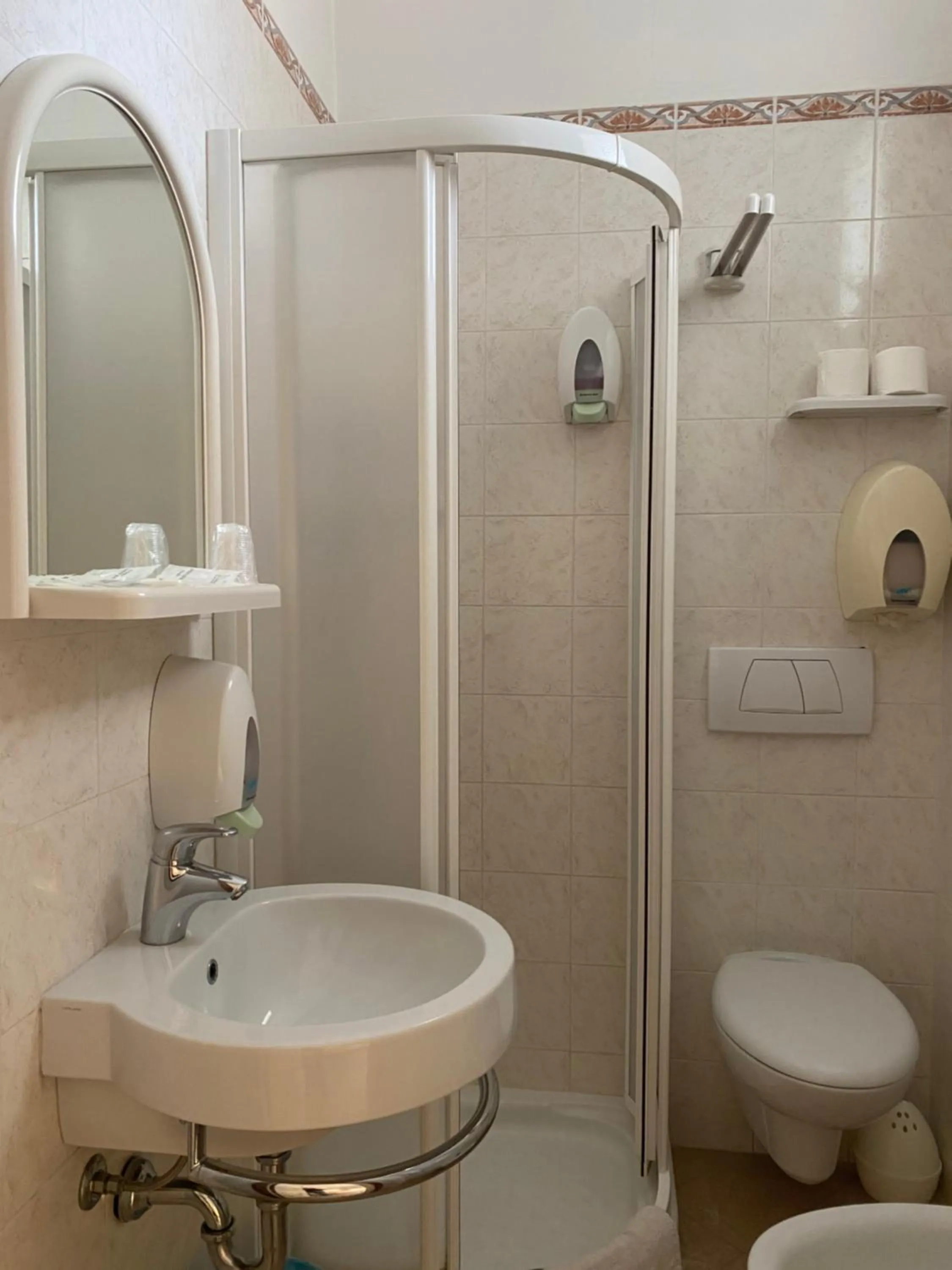 Toilet in Hotel Modenese