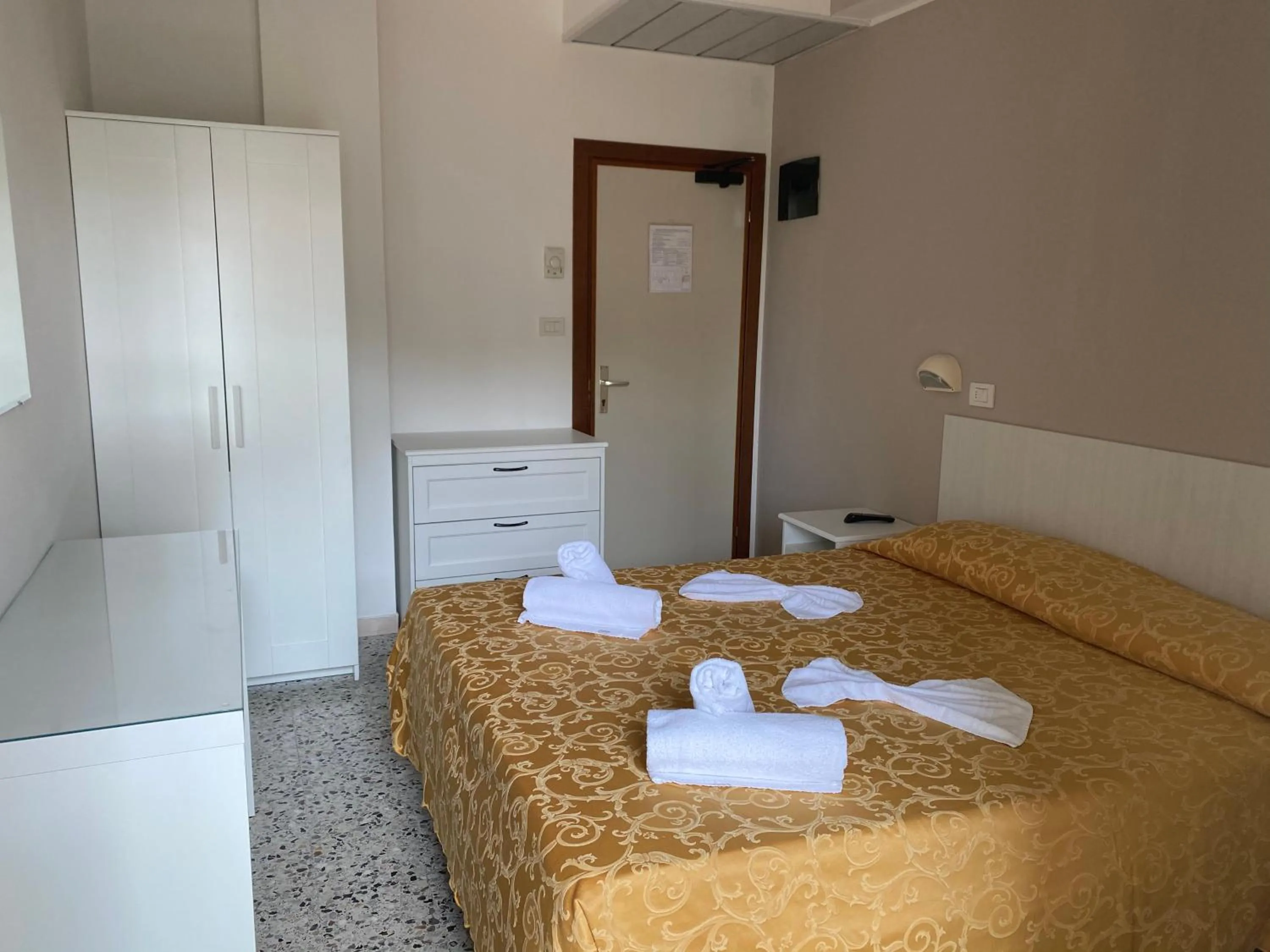 Bed in Hotel Modenese