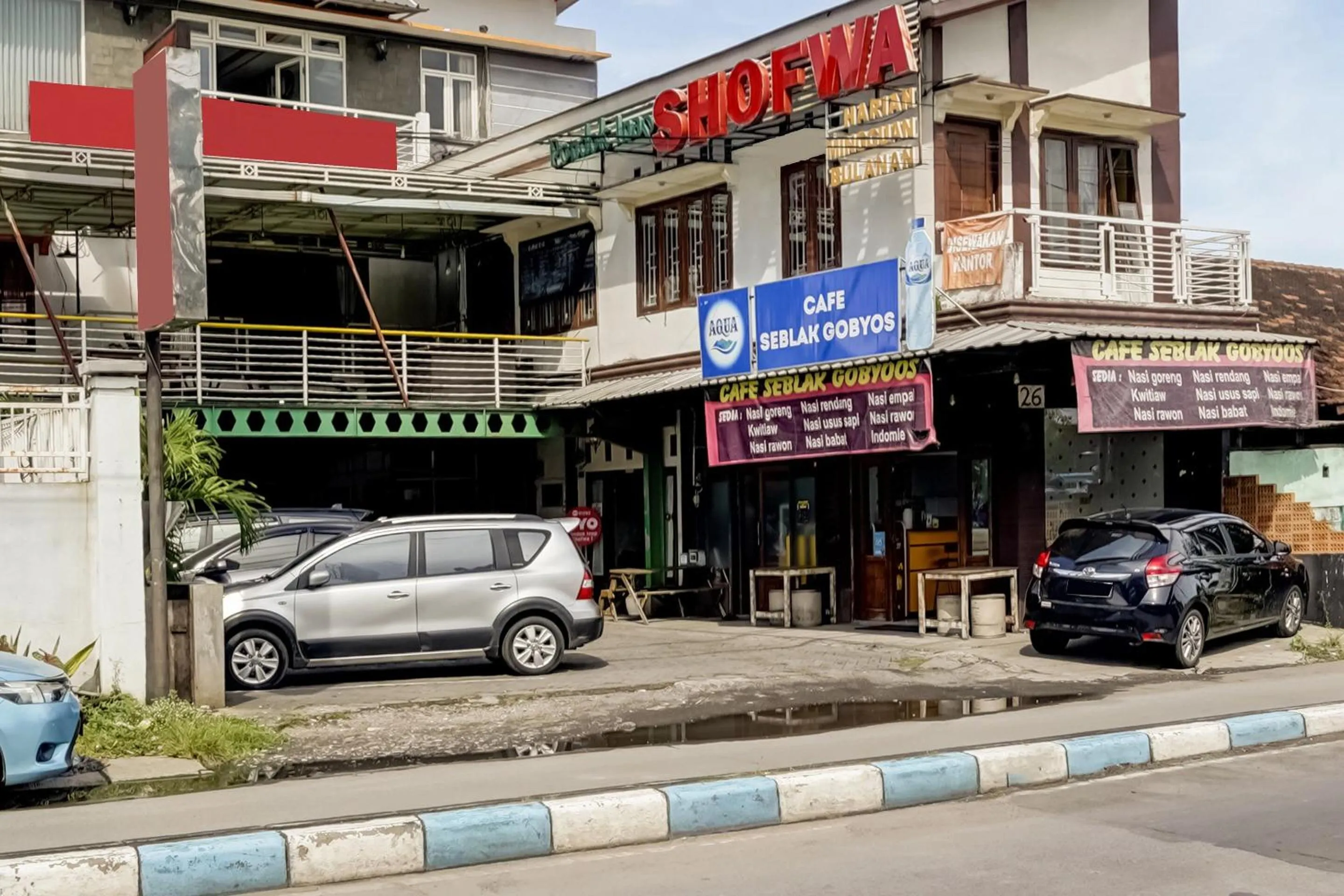 Facade/entrance in OYO 91292 Pondok Inap Shofwa 1