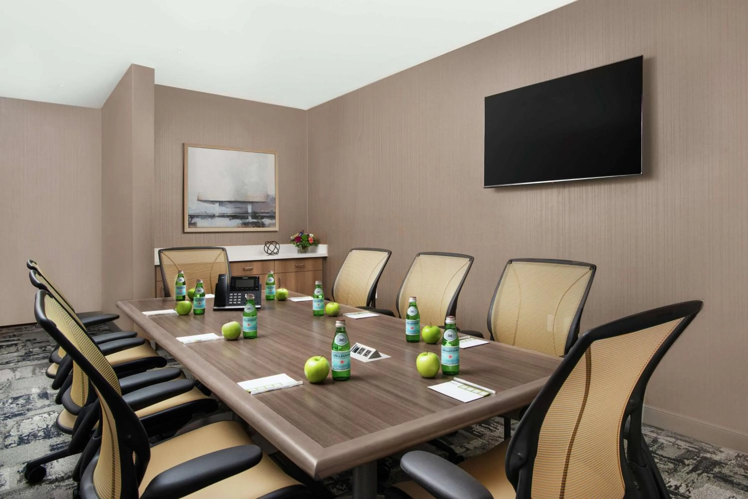 Meeting/conference room in Home2 Suites by Hilton Long Island Brookhaven