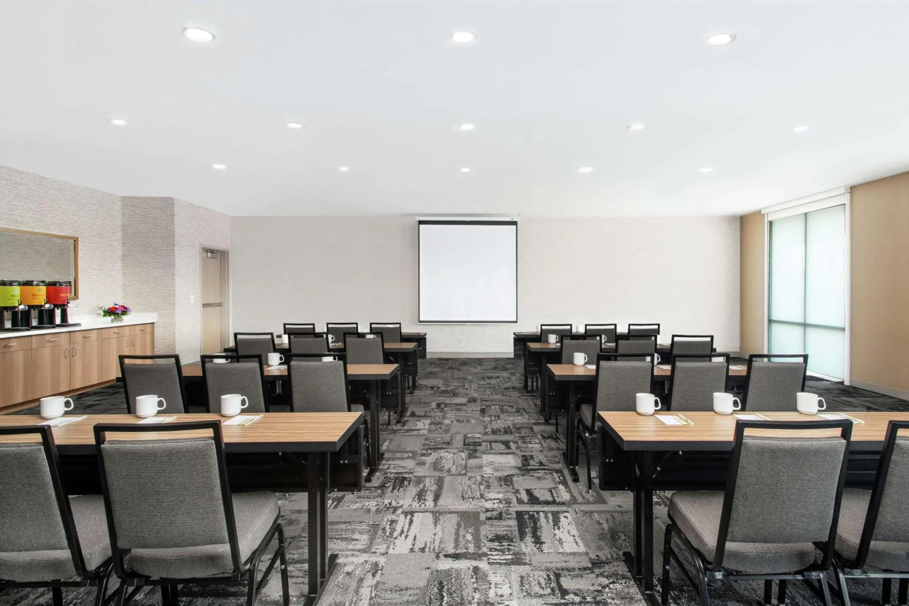 Meeting/conference room in Home2 Suites by Hilton Long Island Brookhaven