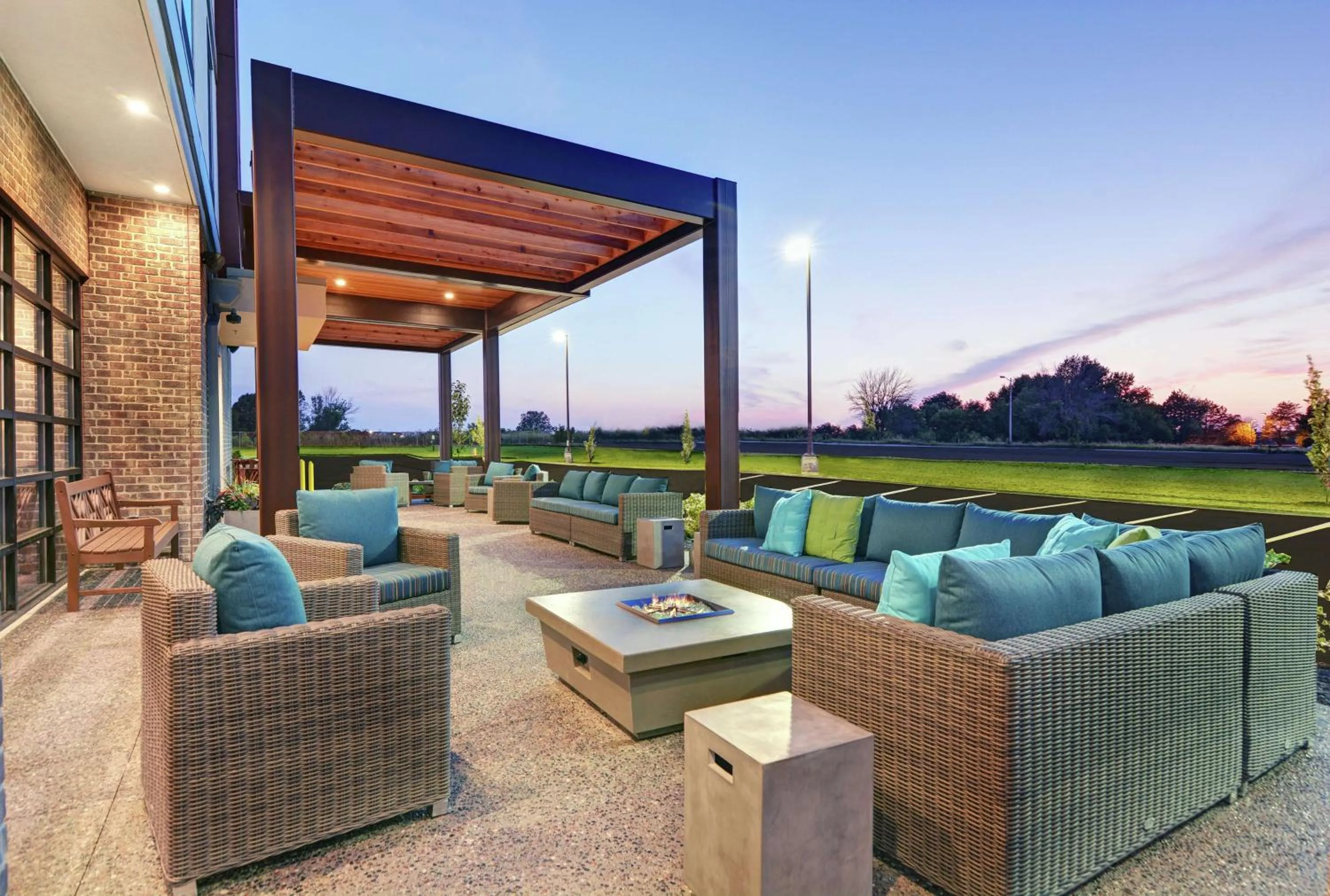 Patio in Home2 Suites By Hilton Bettendorf Quad Cities