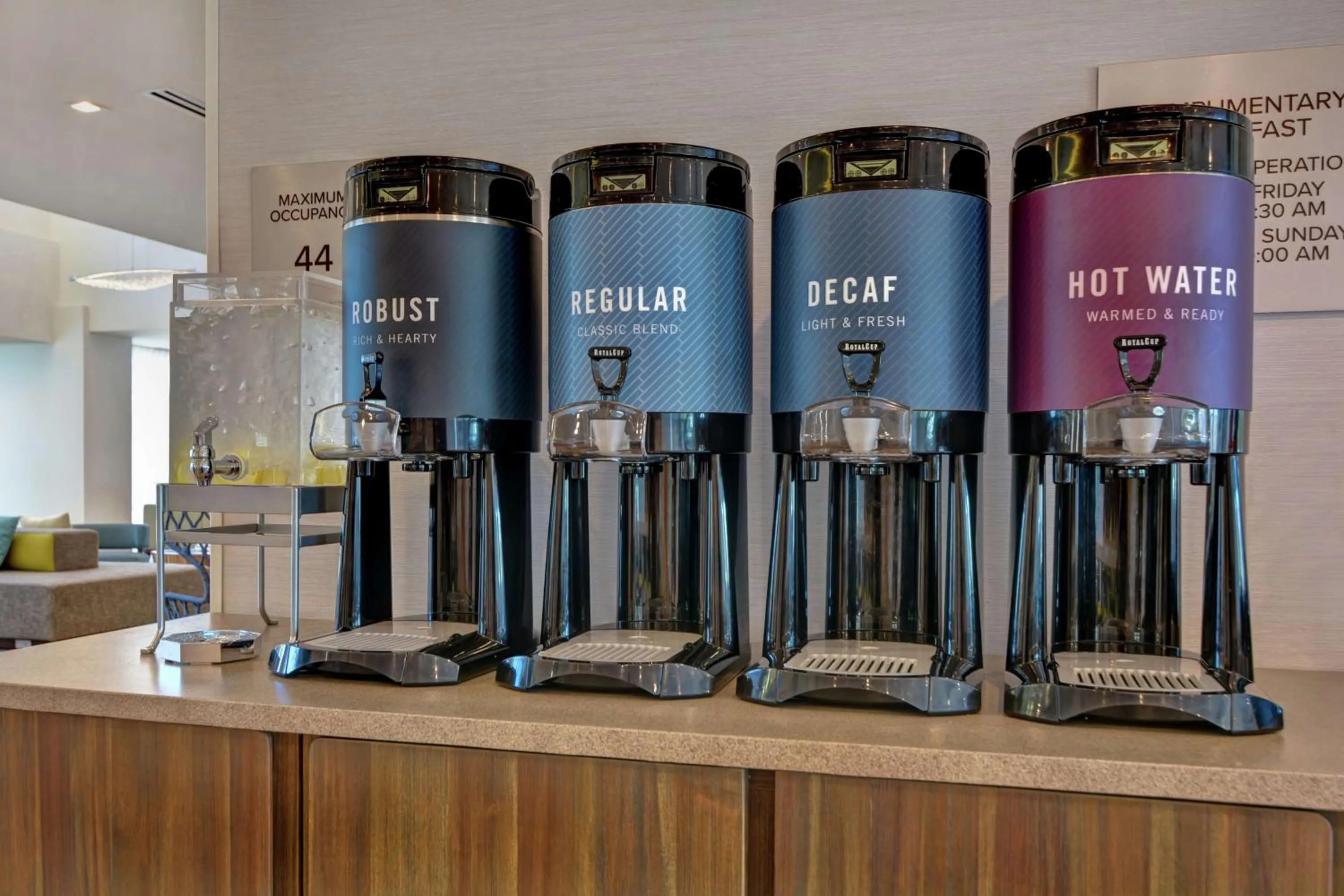 Dining area in Hampton Inn Chula Vista Eastlake
