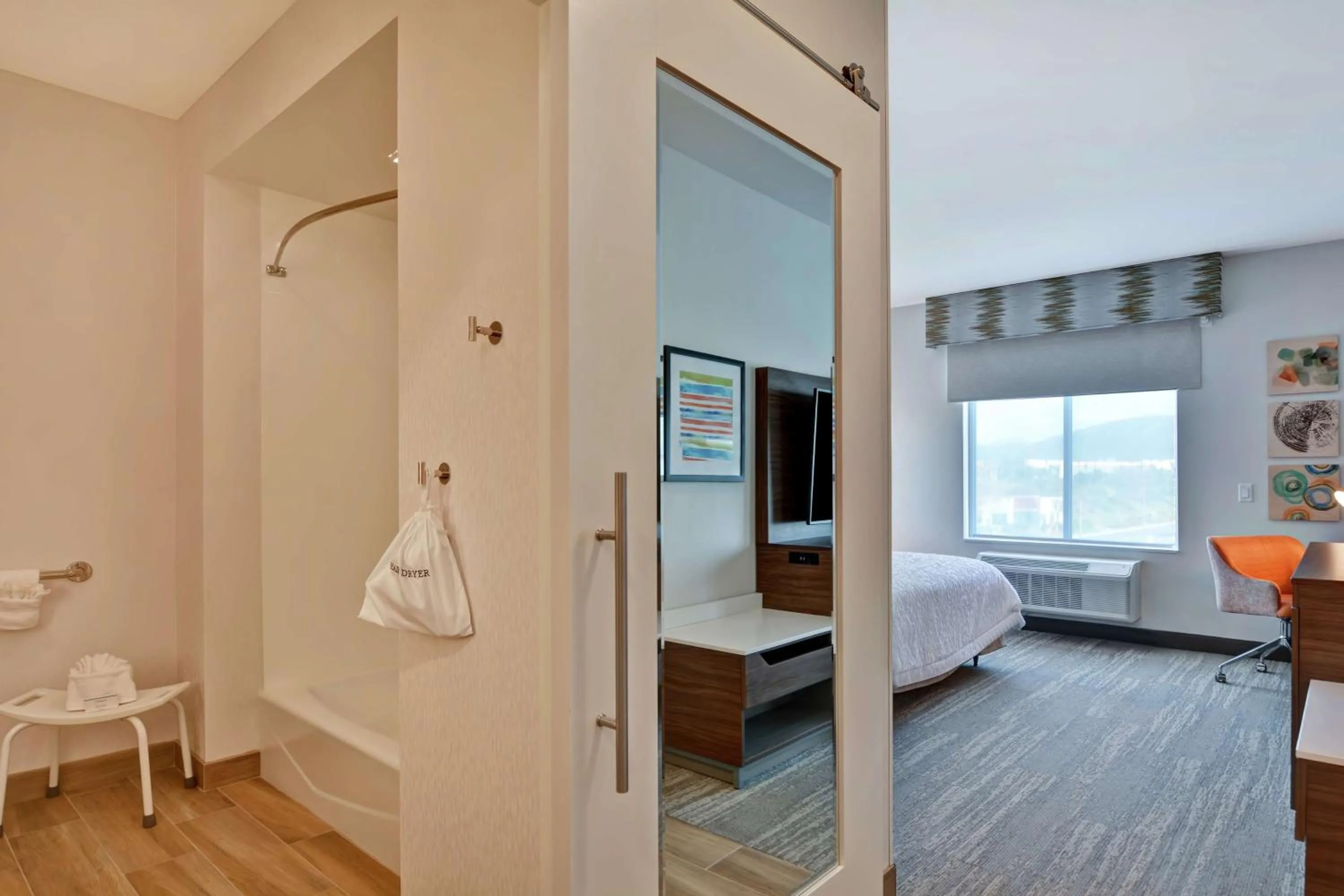 Bedroom, Bed in Hampton Inn Chula Vista Eastlake