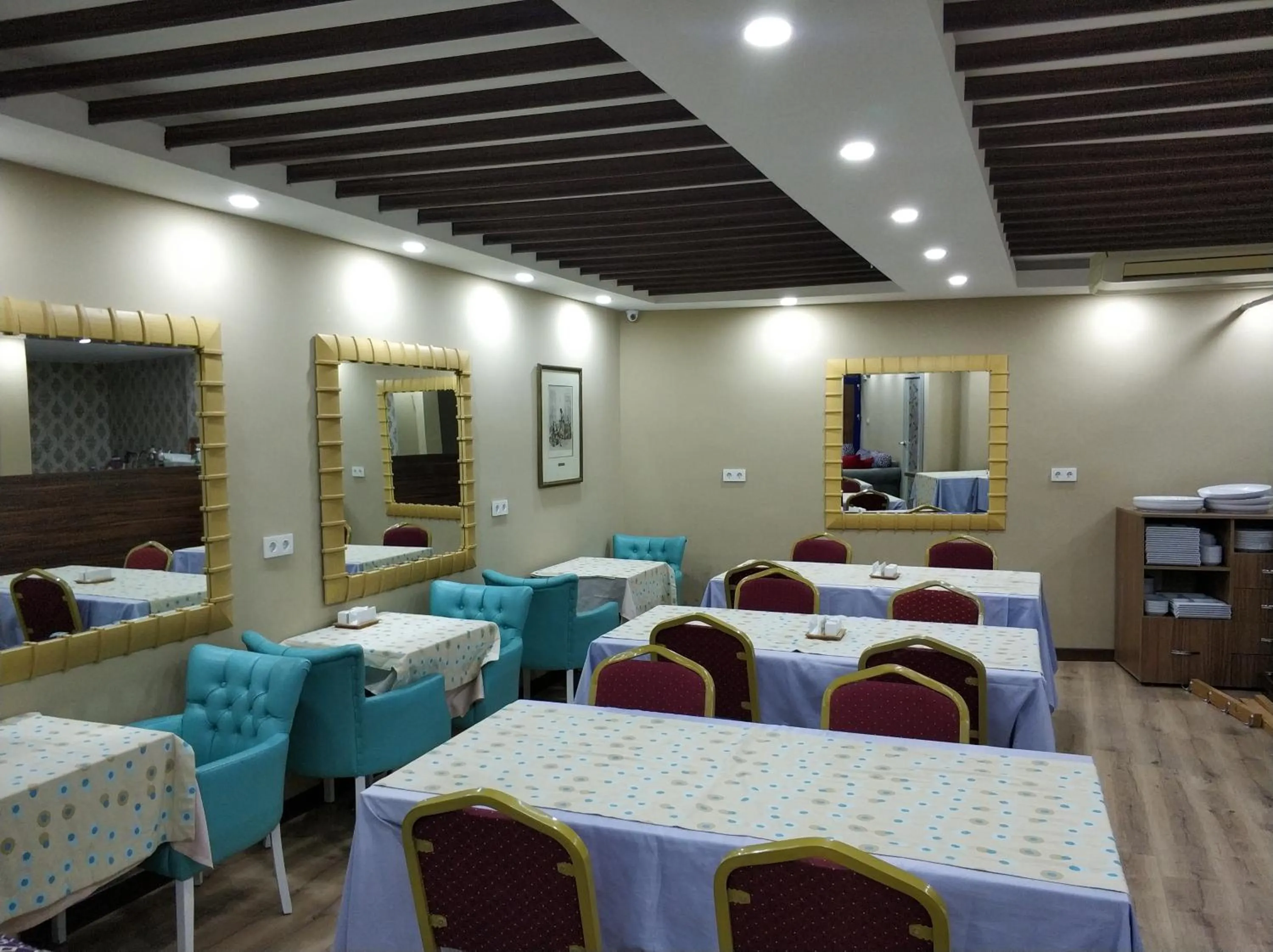 Restaurant/places to eat in Gvar Apart Hotel