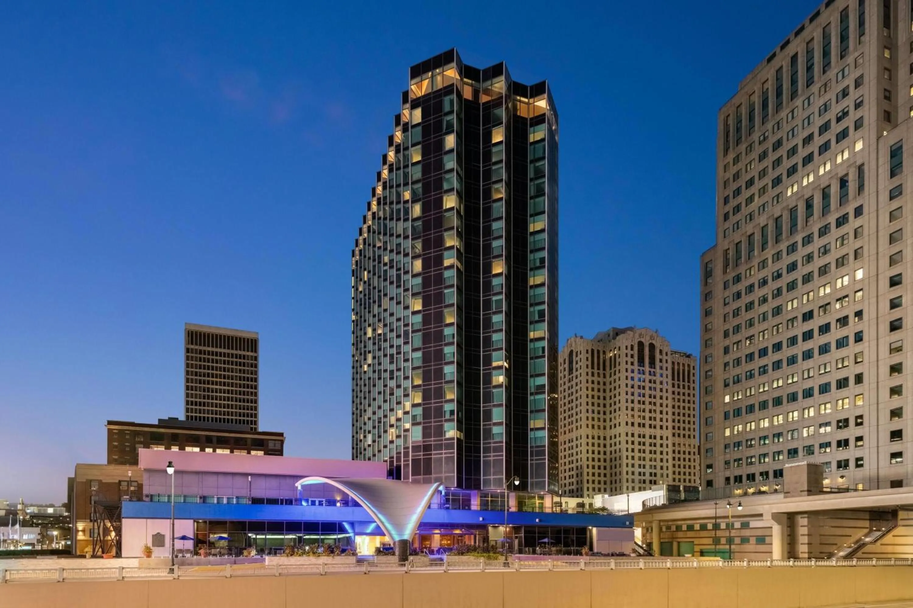 Property building in Fort Pontchartrain Detroit, a Wyndham Hotel