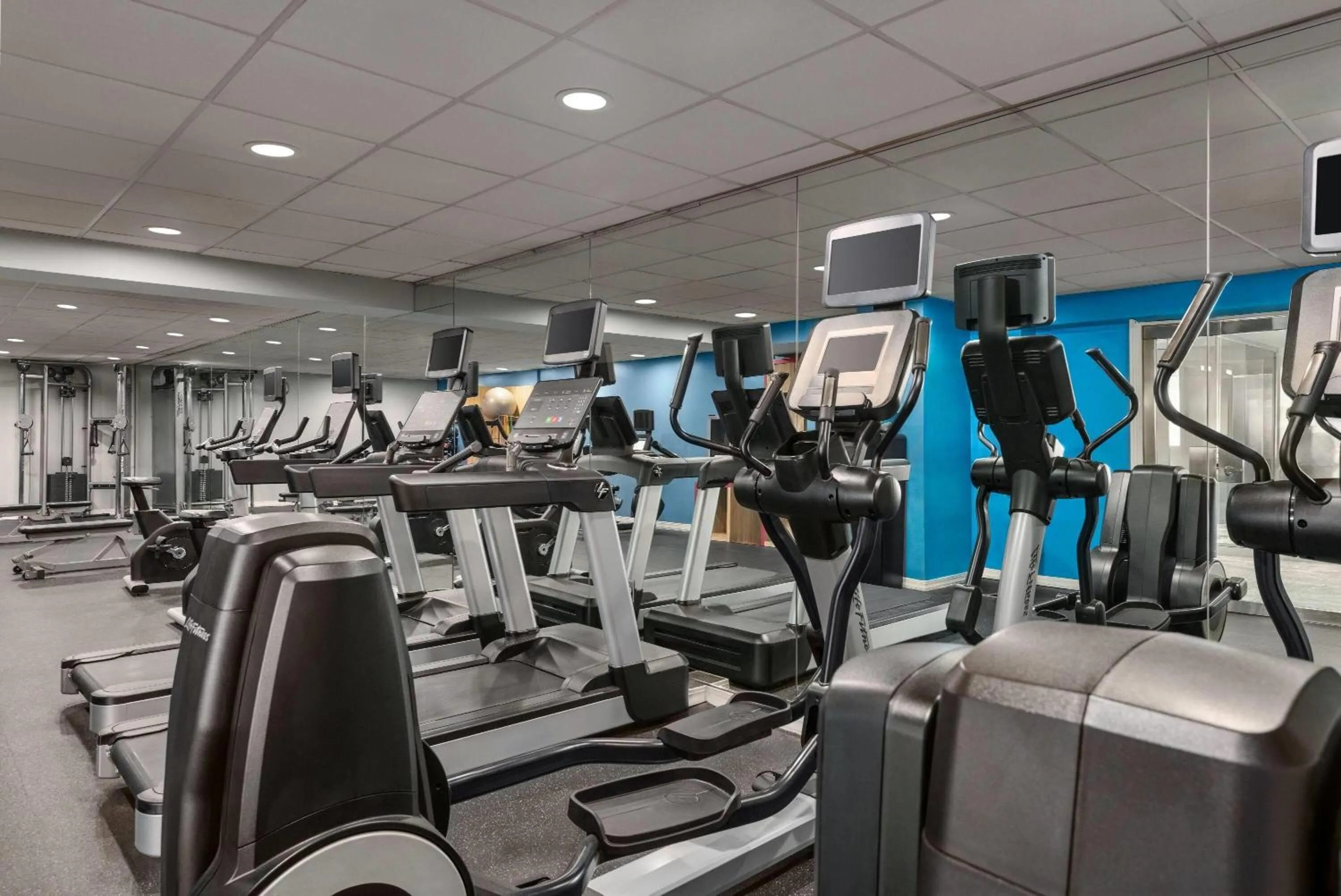 Fitness centre/facilities in Fort Pontchartrain Detroit, a Wyndham Hotel