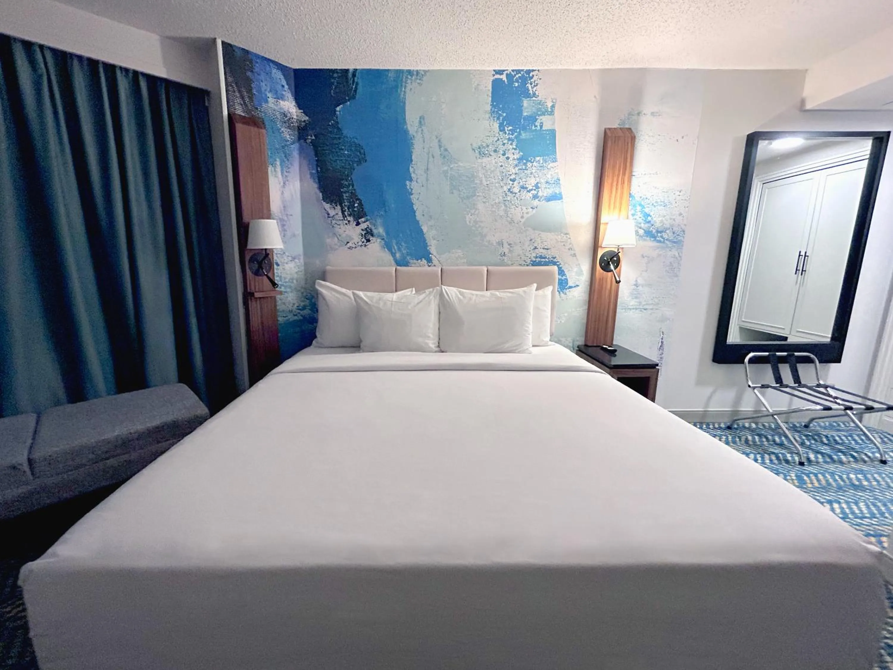 Bed in Fort Pontchartrain Detroit, a Wyndham Hotel