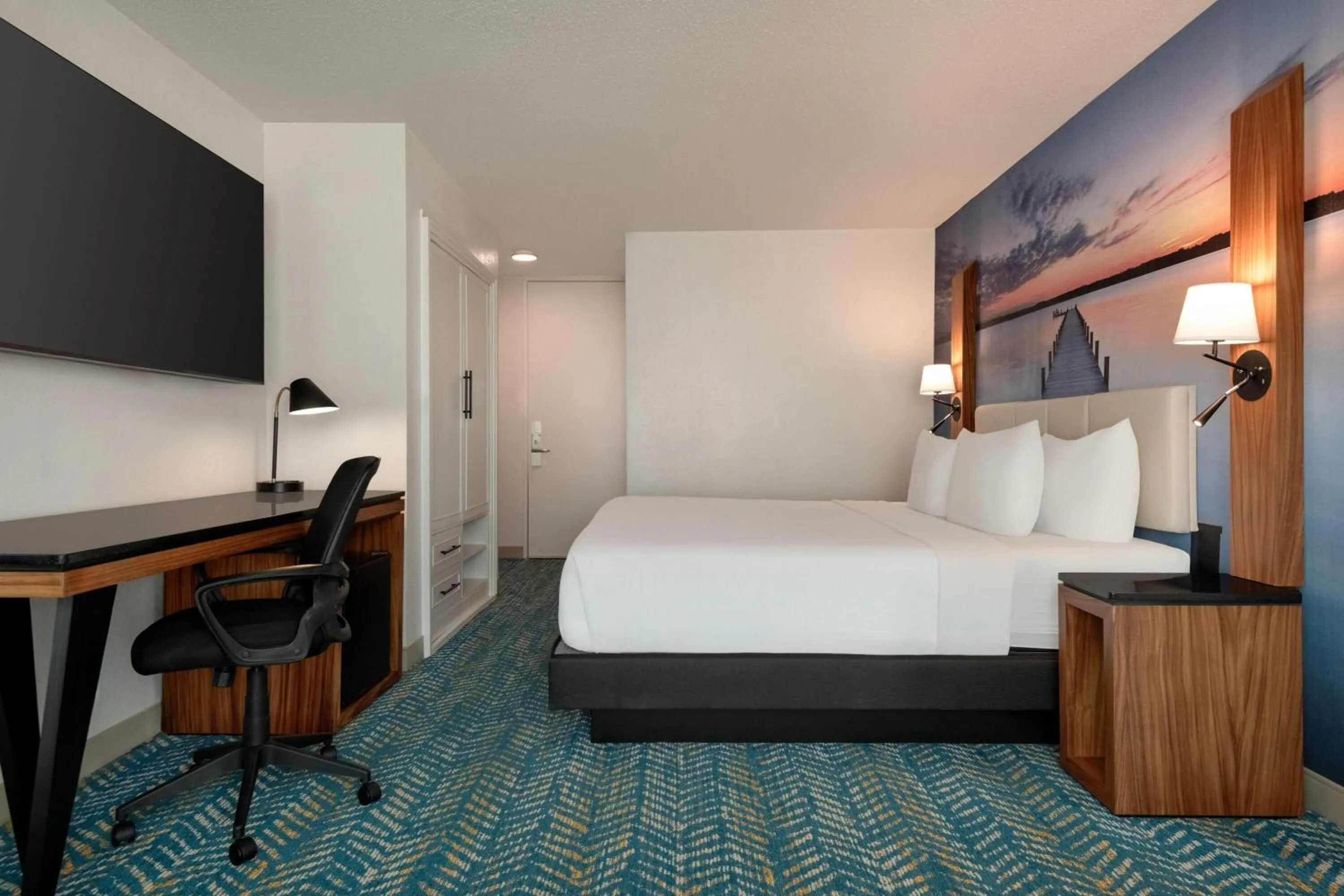 Photo of the whole room, Bed in Fort Pontchartrain Detroit, a Wyndham Hotel