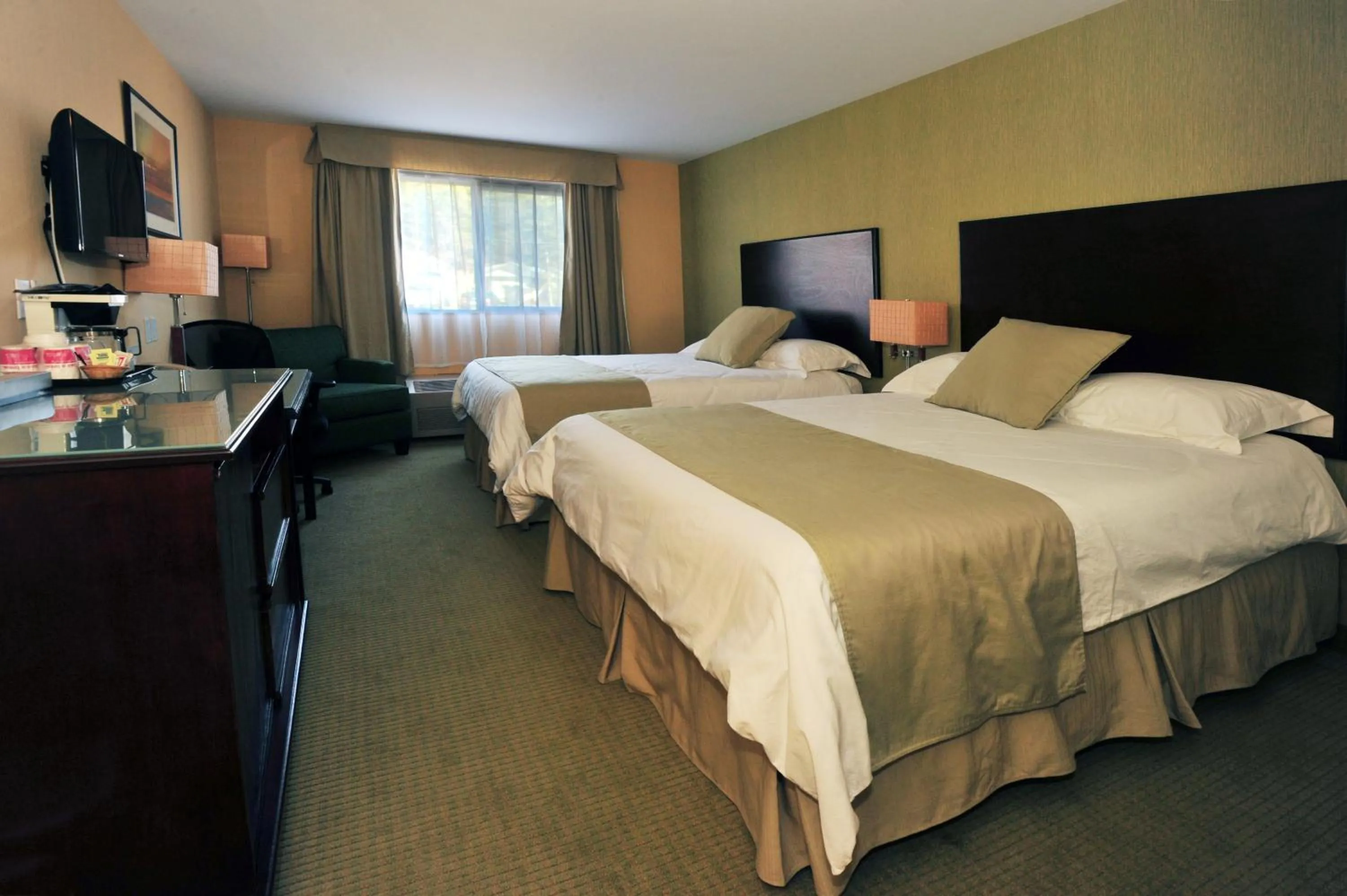 Photo of the whole room, Bed in Ramada by Wyndham Williams Lake