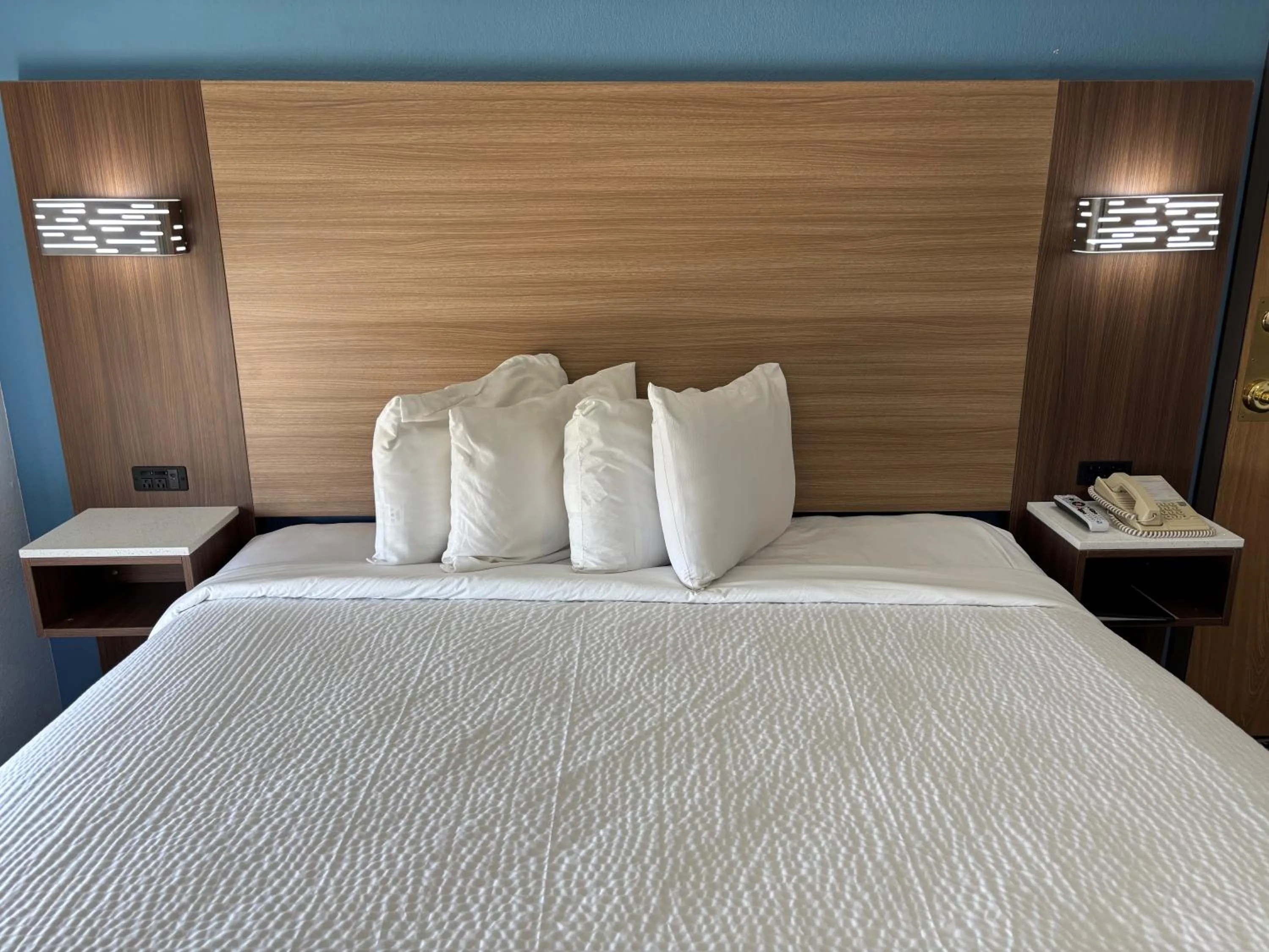 Bed in Baymont by Wyndham Jacksonville