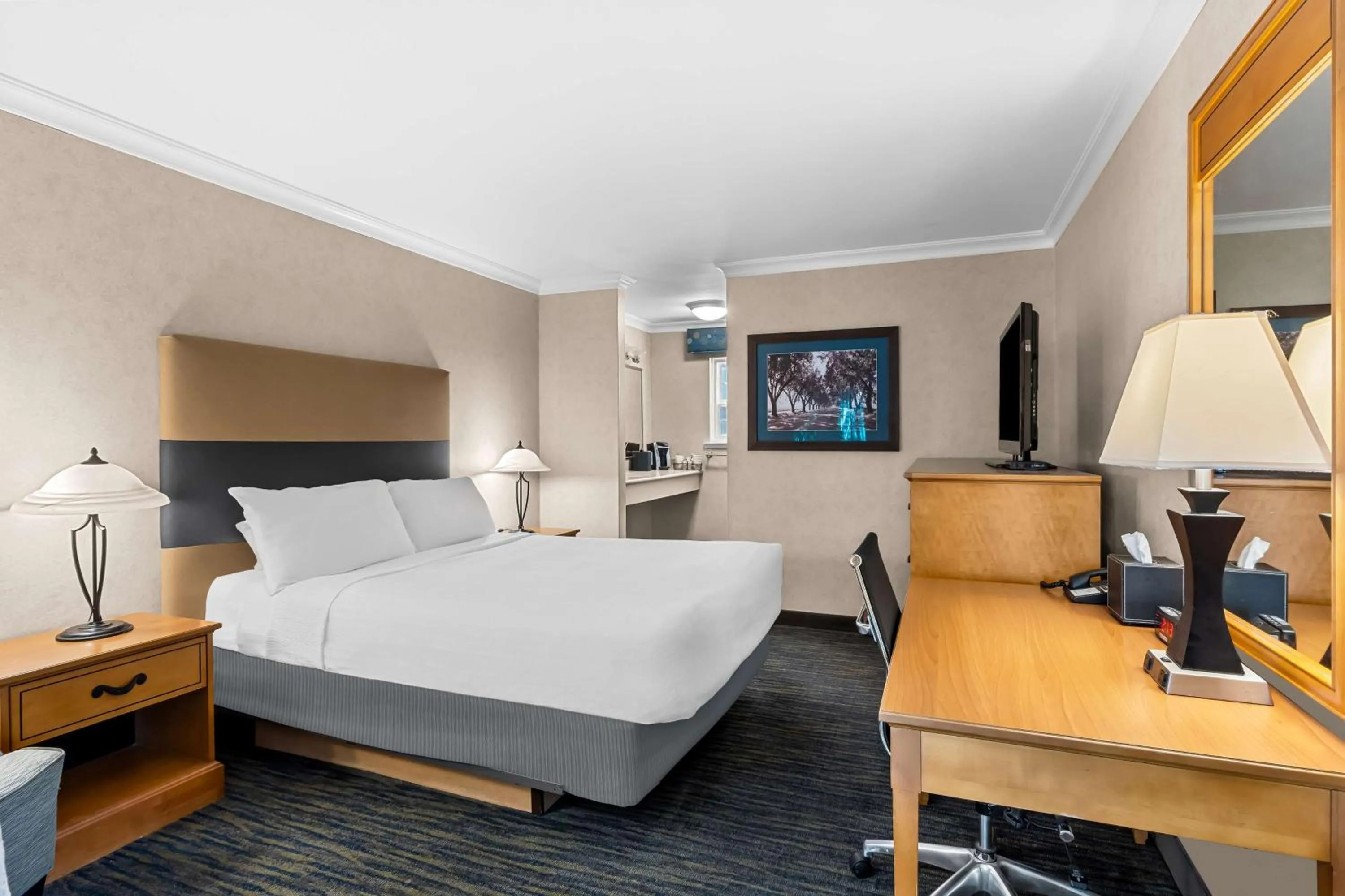 Bedroom, Bed in Best Western University Lodge