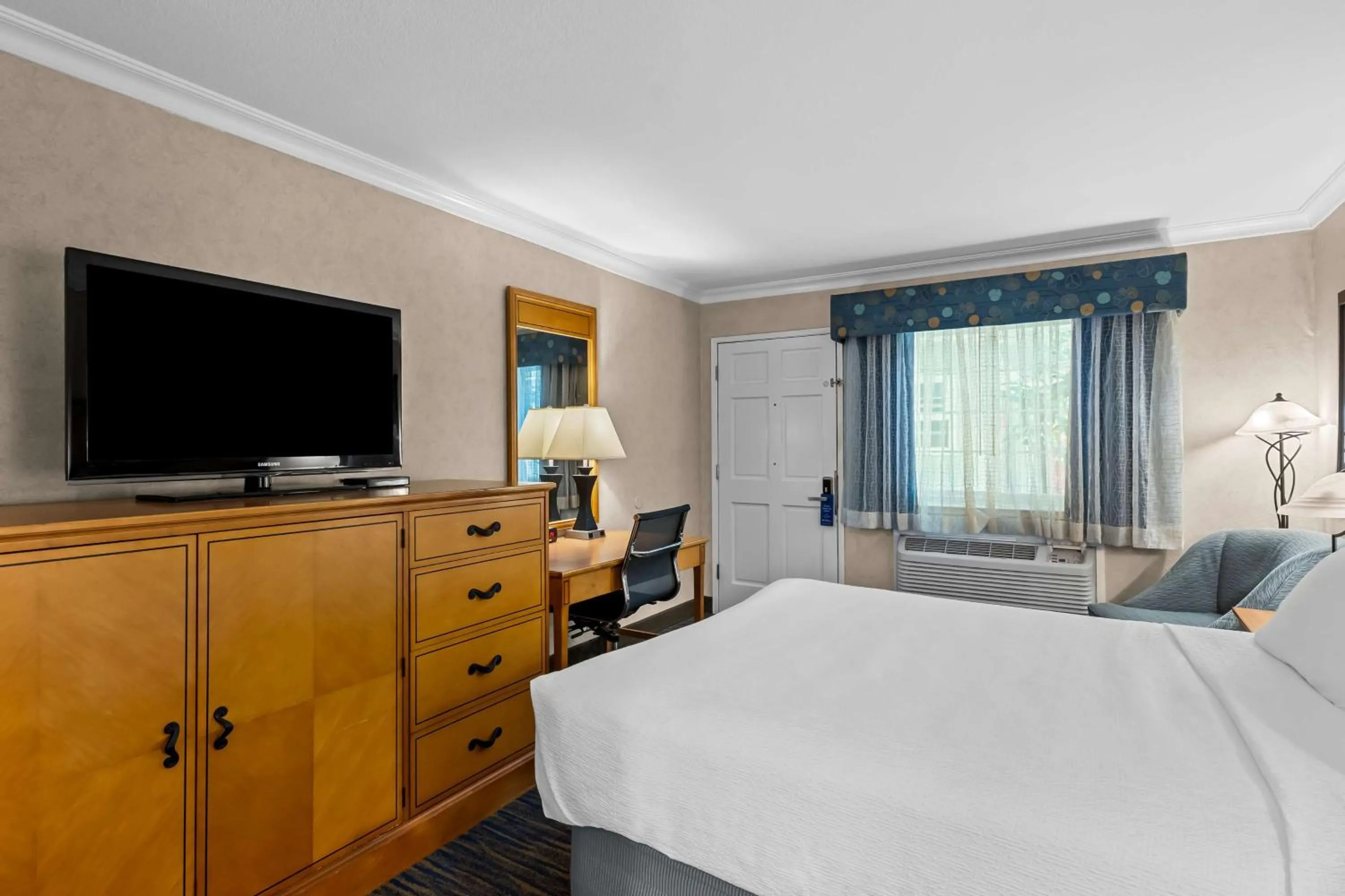 Bedroom, Bed in Best Western University Lodge