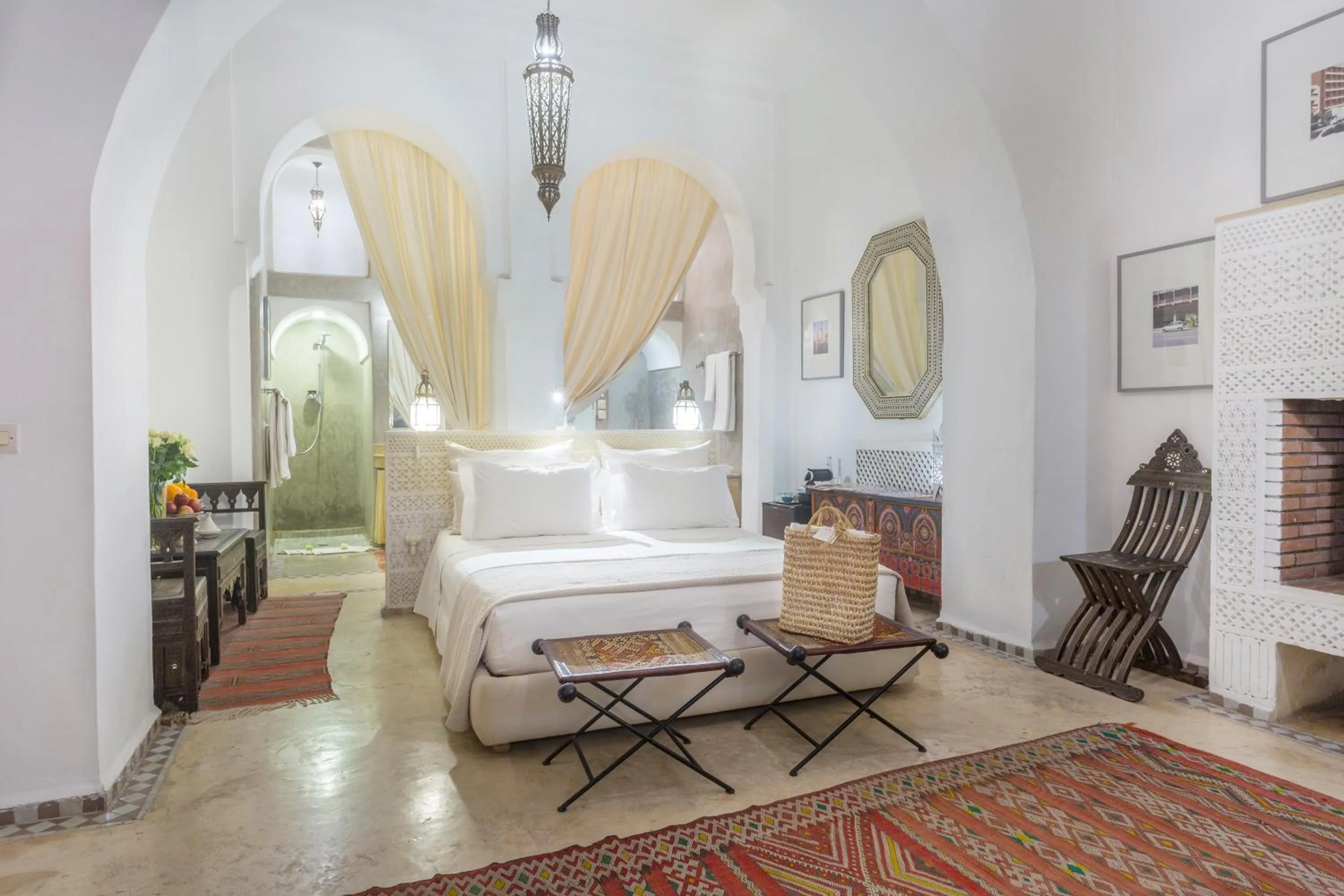 Photo of the whole room, Bed in Riad Azoulay