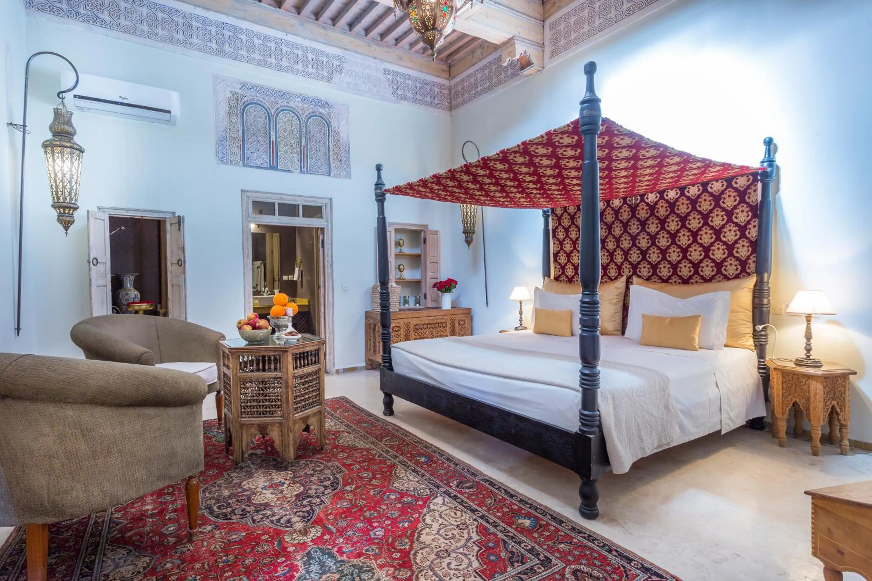 Photo of the whole room, Bed in Riad Azoulay