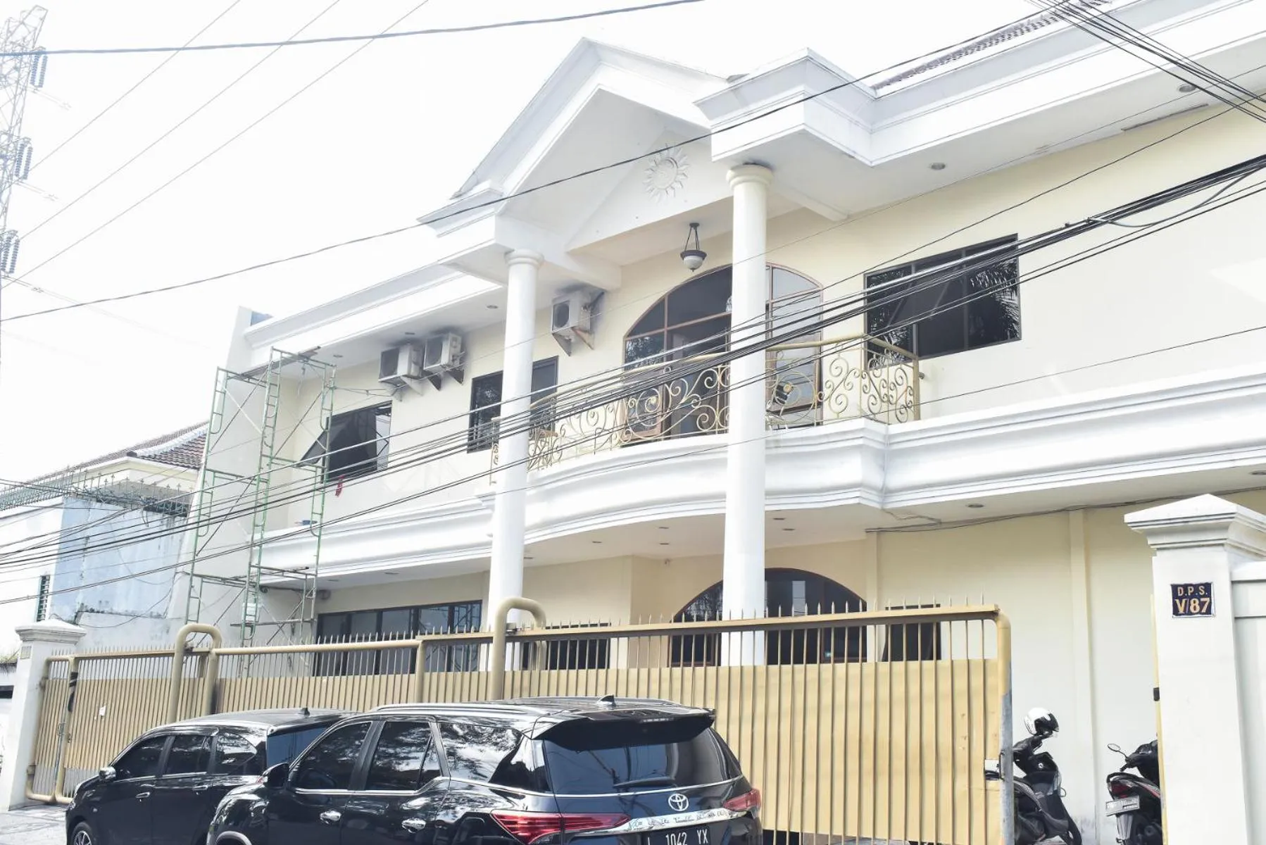 Property Building in RedDoorz near Lenmarc Mall Surabaya