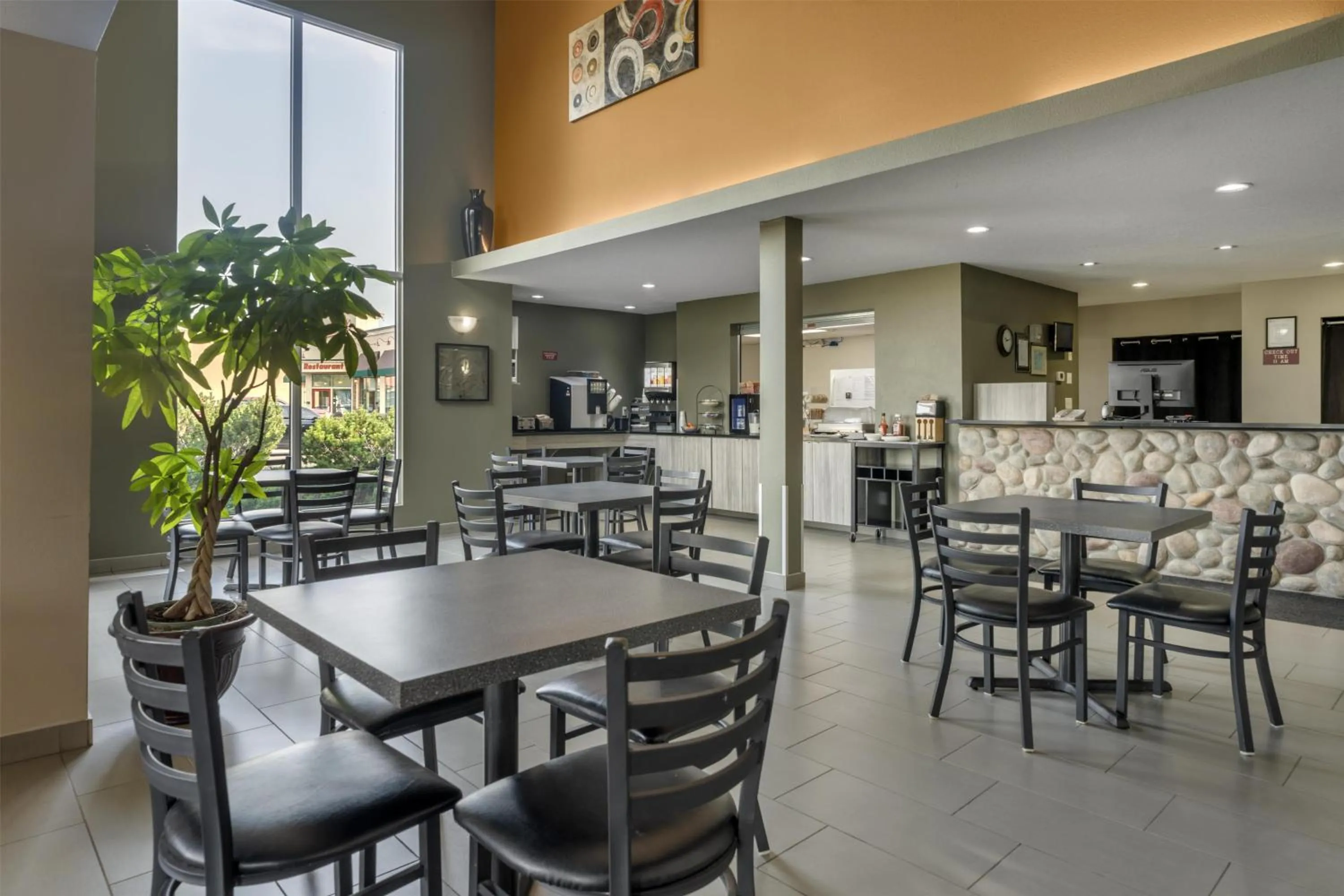Restaurant/places to eat in SureStay Plus Hotel by Best Western Lethbridge