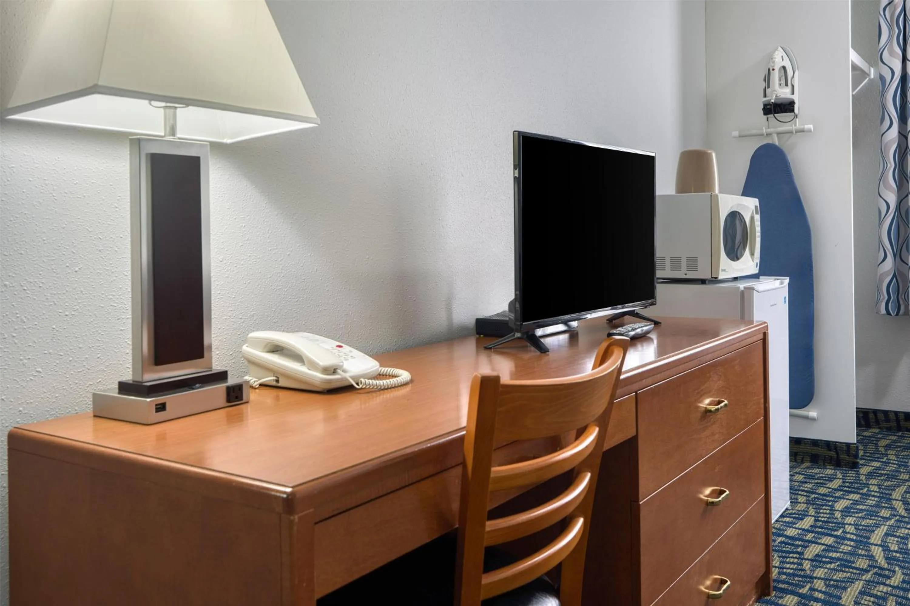 Bedroom in SureStay Plus Hotel by Best Western Lethbridge