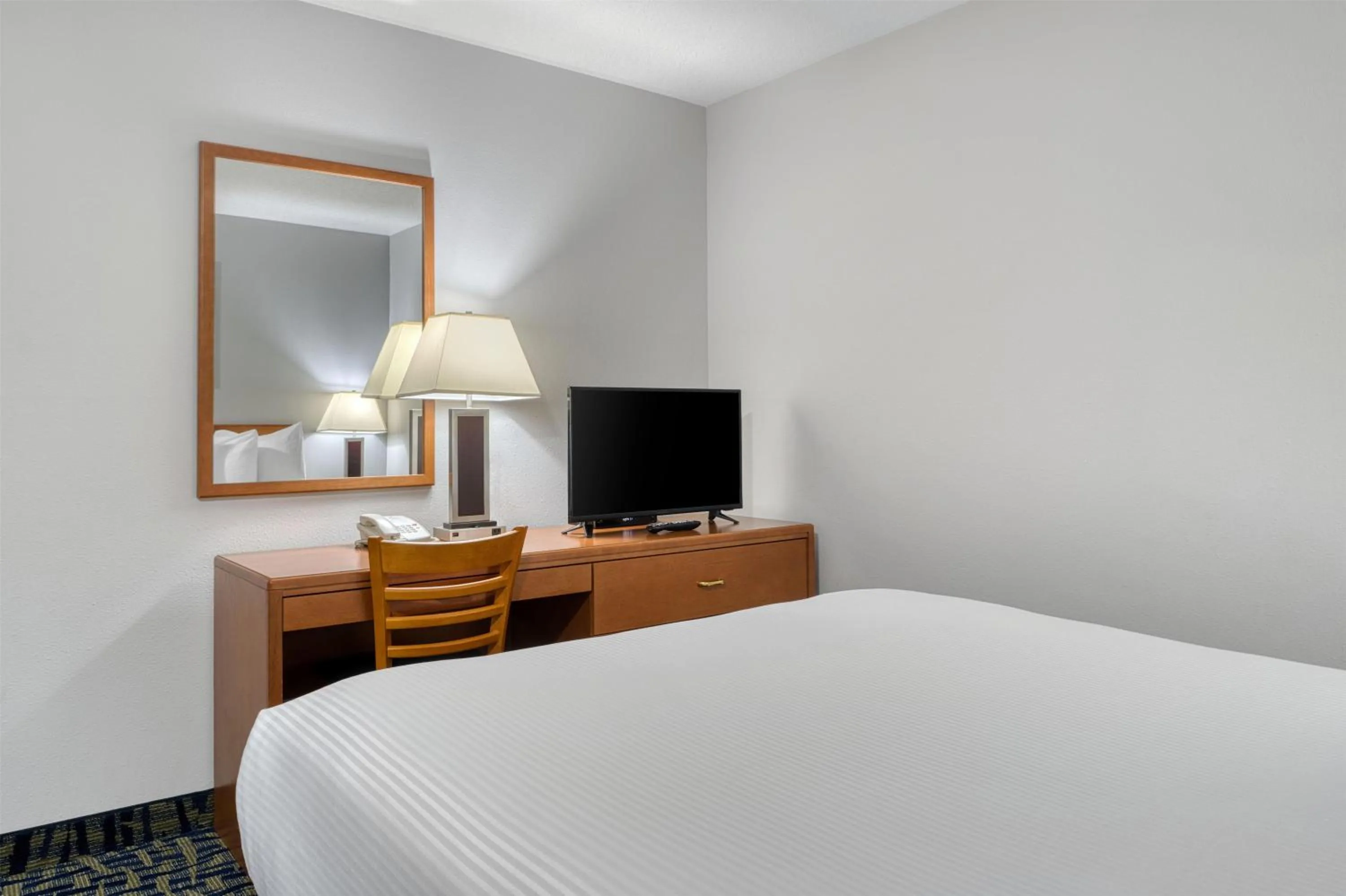 Bedroom, Bed in SureStay Plus Hotel by Best Western Lethbridge