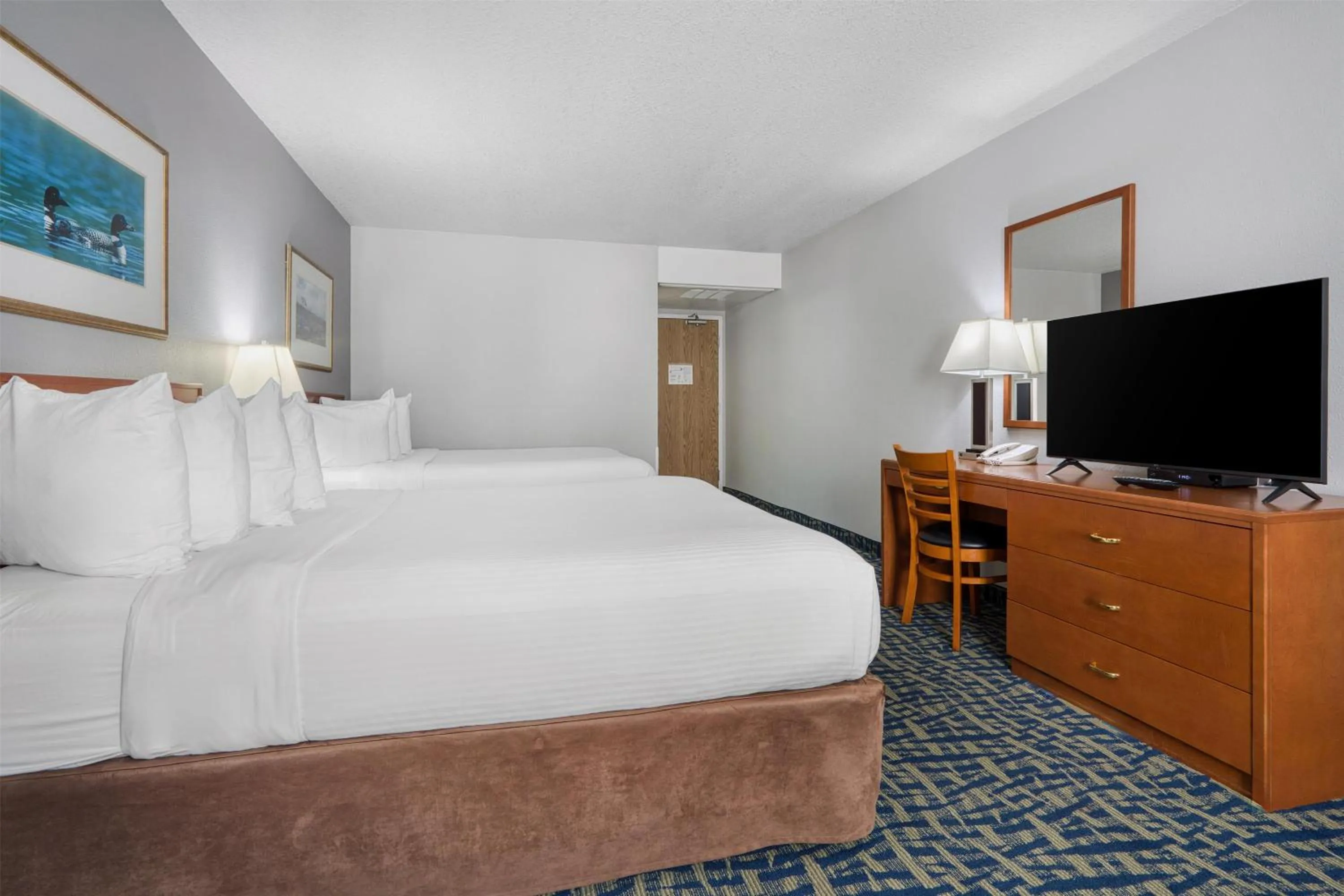 Bedroom, Bed in SureStay Plus Hotel by Best Western Lethbridge