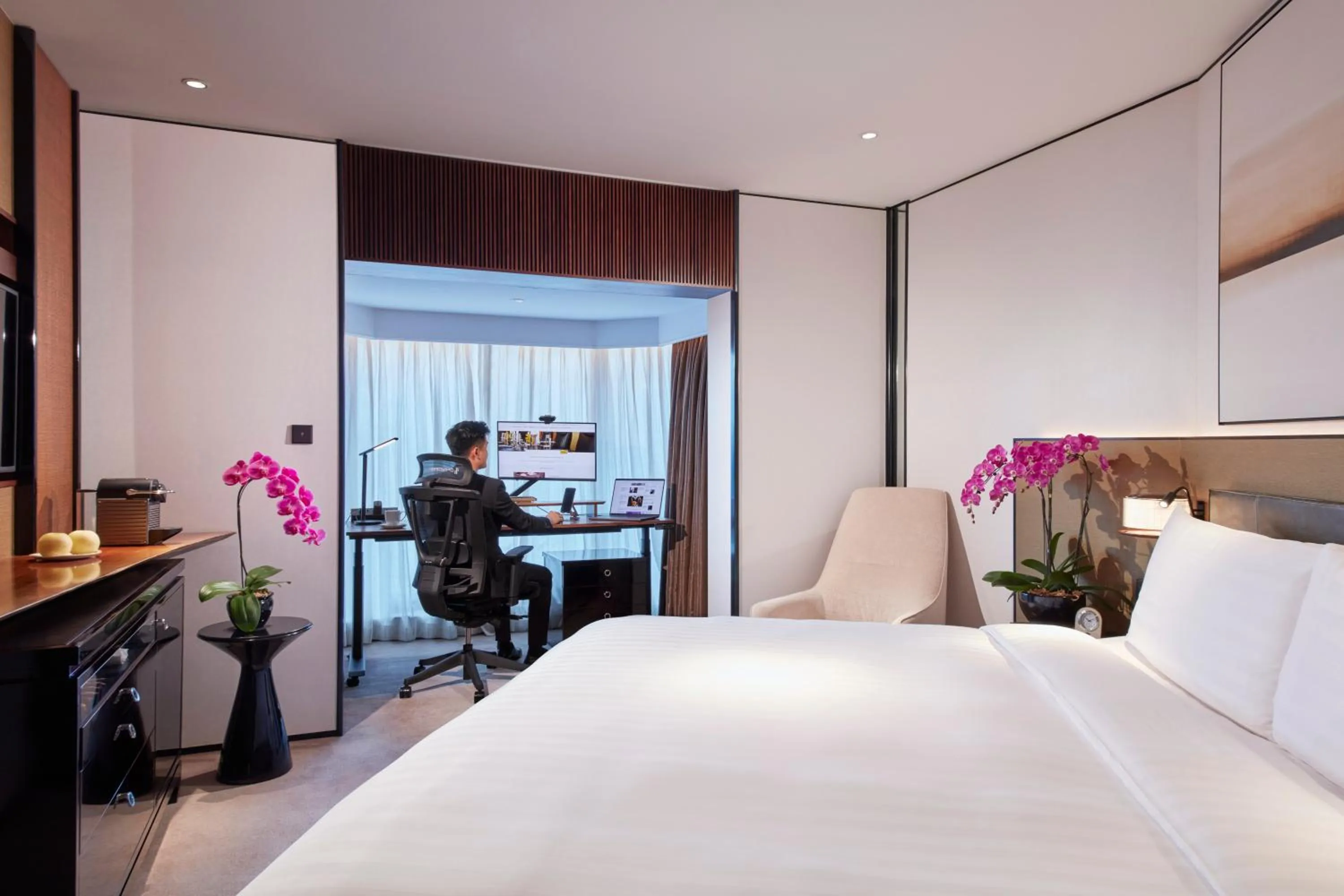 TV and multimedia, Bed in Shangri-La Singapore