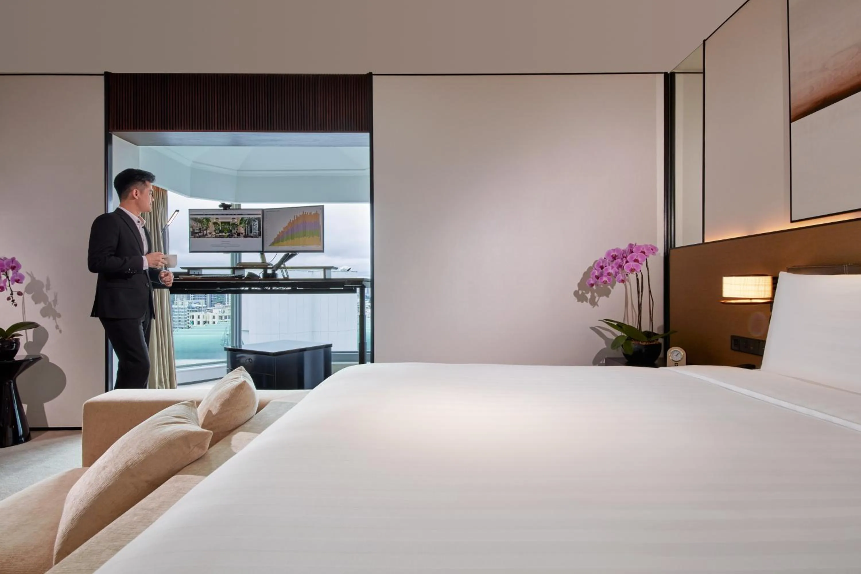 TV and multimedia, Bed in Shangri-La Singapore