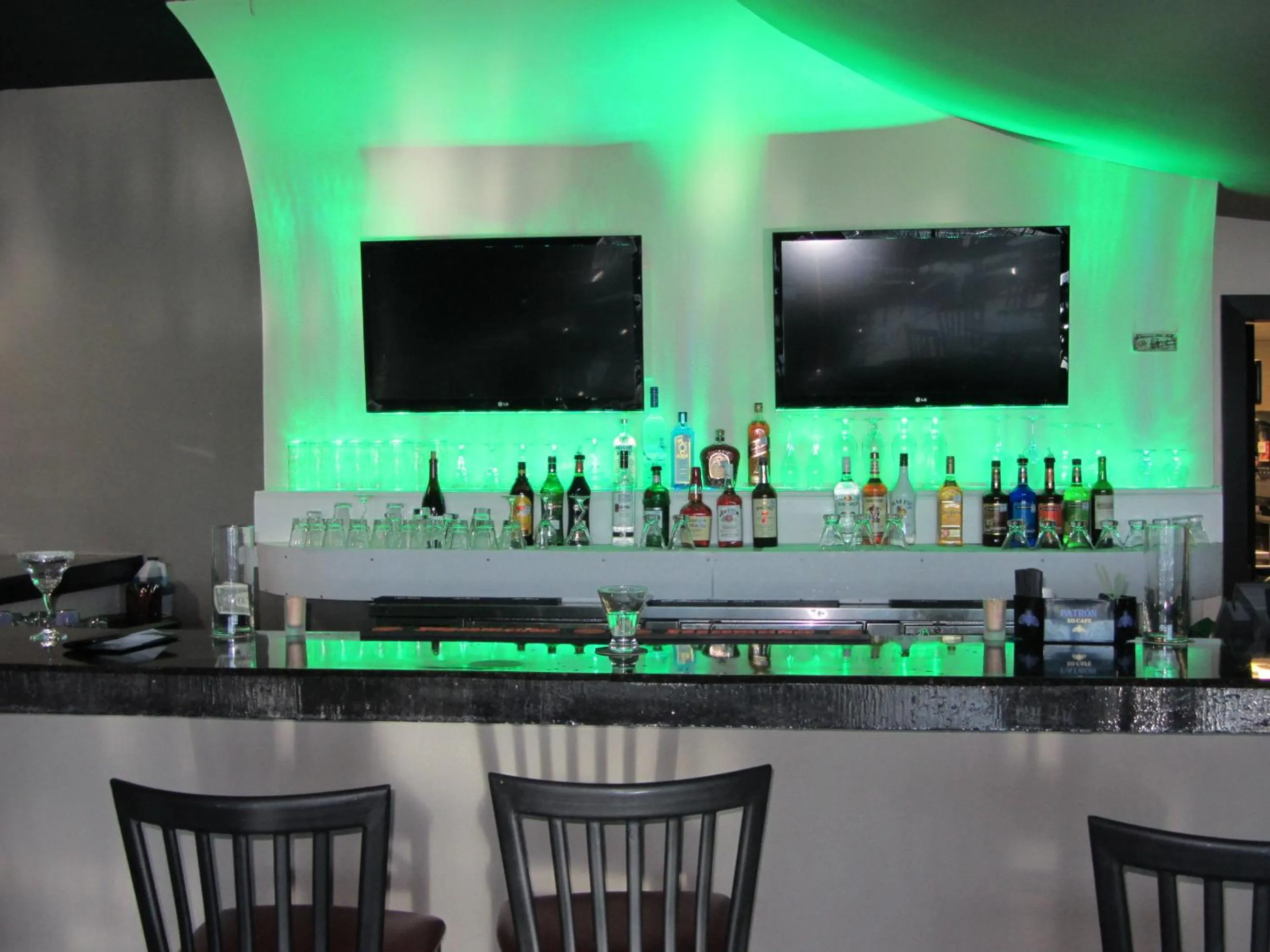 Lounge or bar in Wyndham Garden Midland