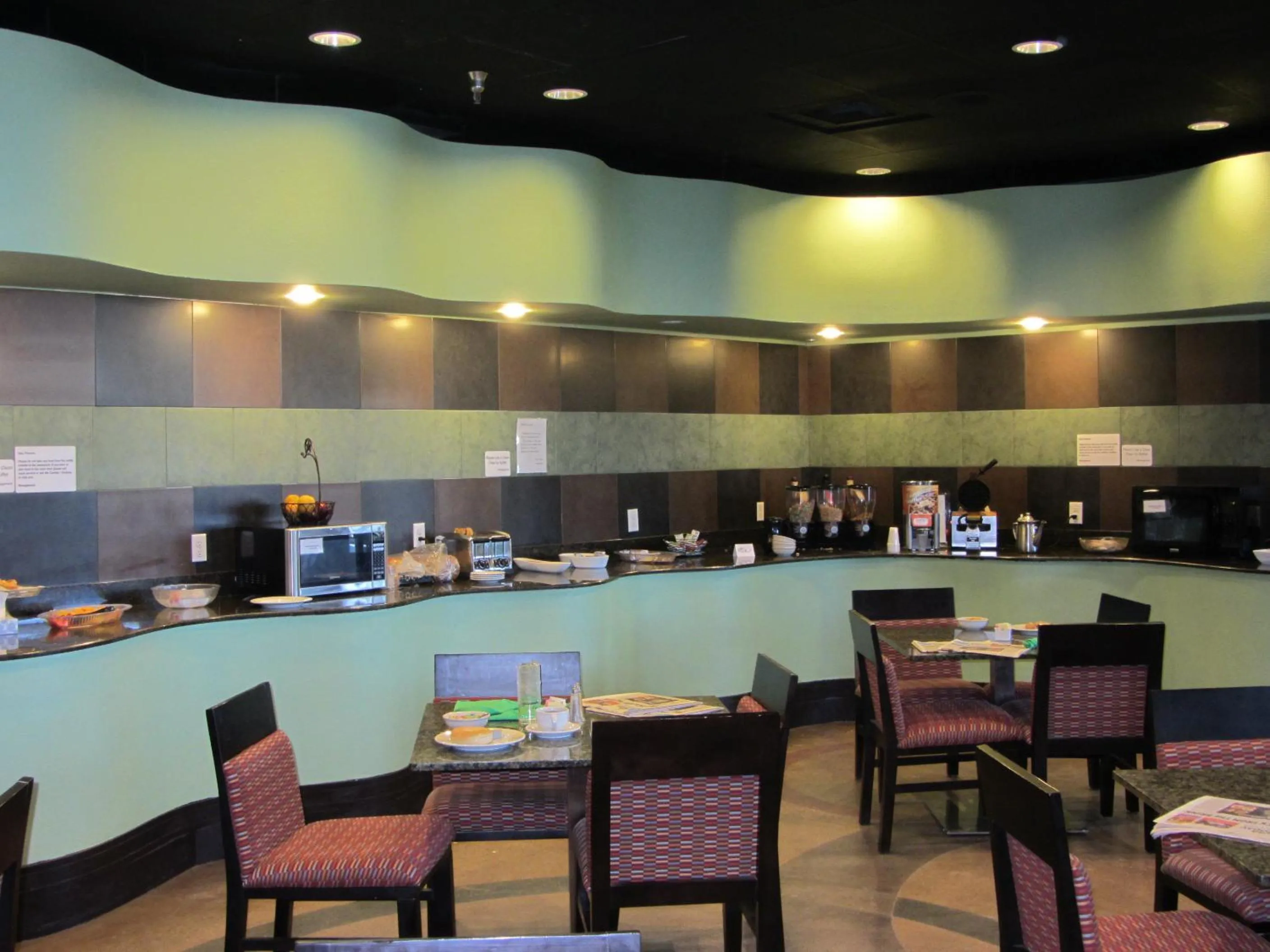 Restaurant/places to eat in Wyndham Garden Midland