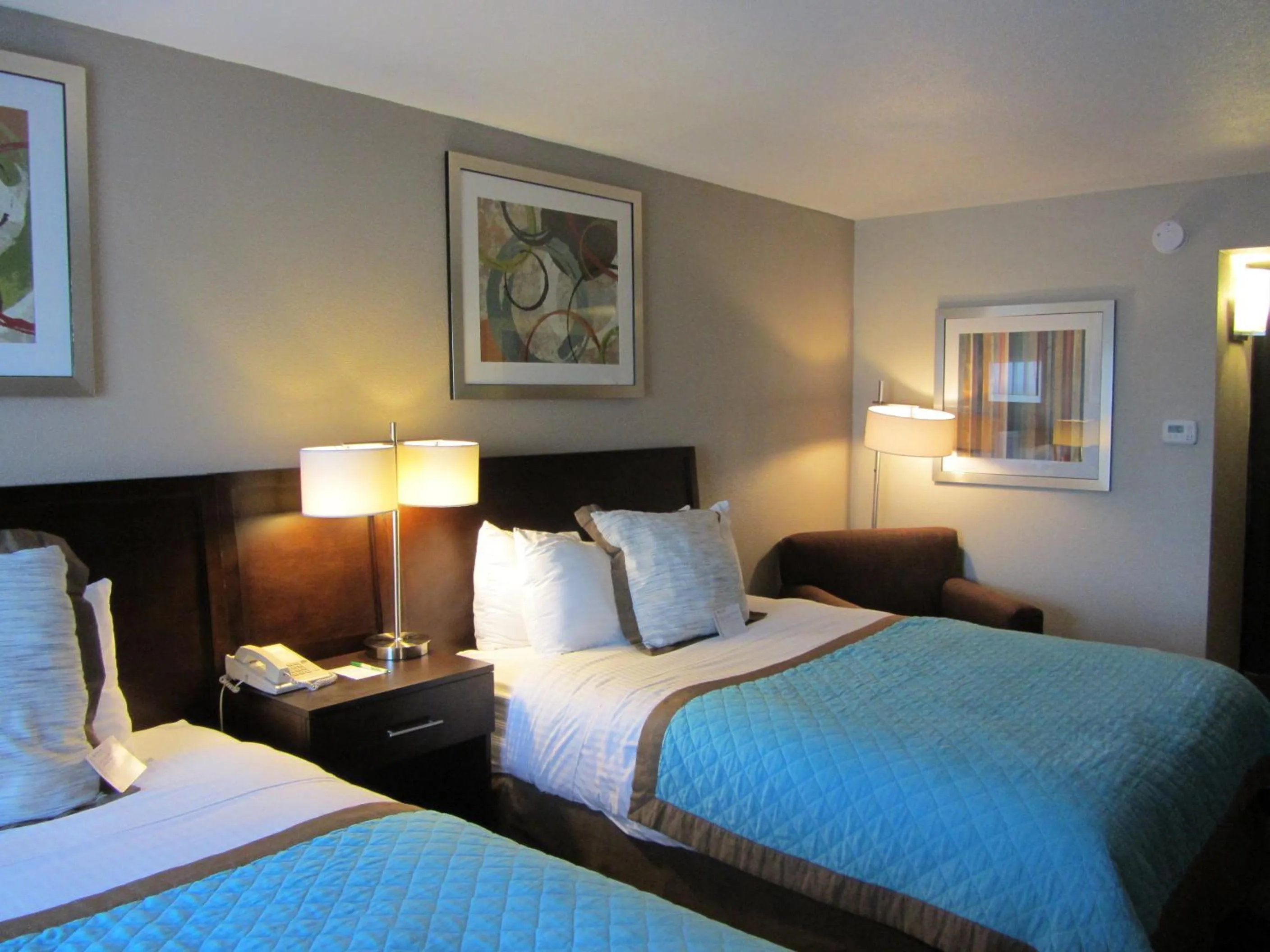 Bedroom in Wyndham Garden Midland