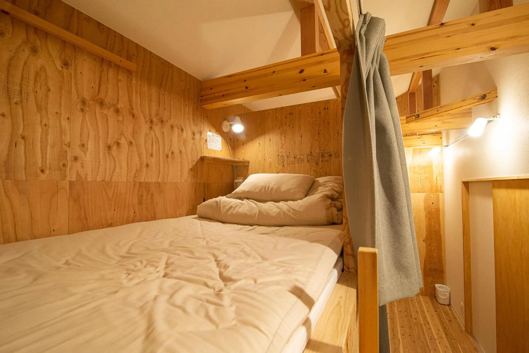 Bed in BED N CHILL Shippoya 七宝屋