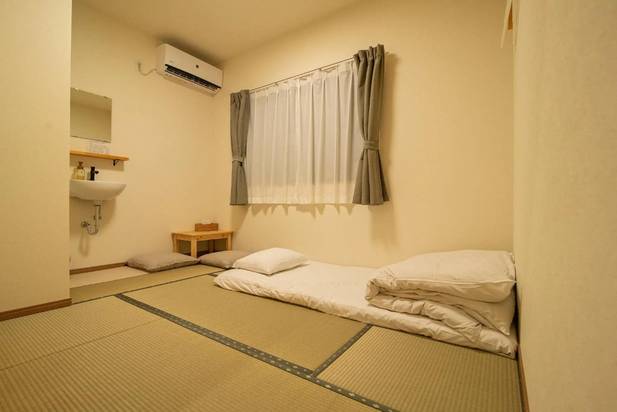 Bed in BED N CHILL Shippoya 七宝屋