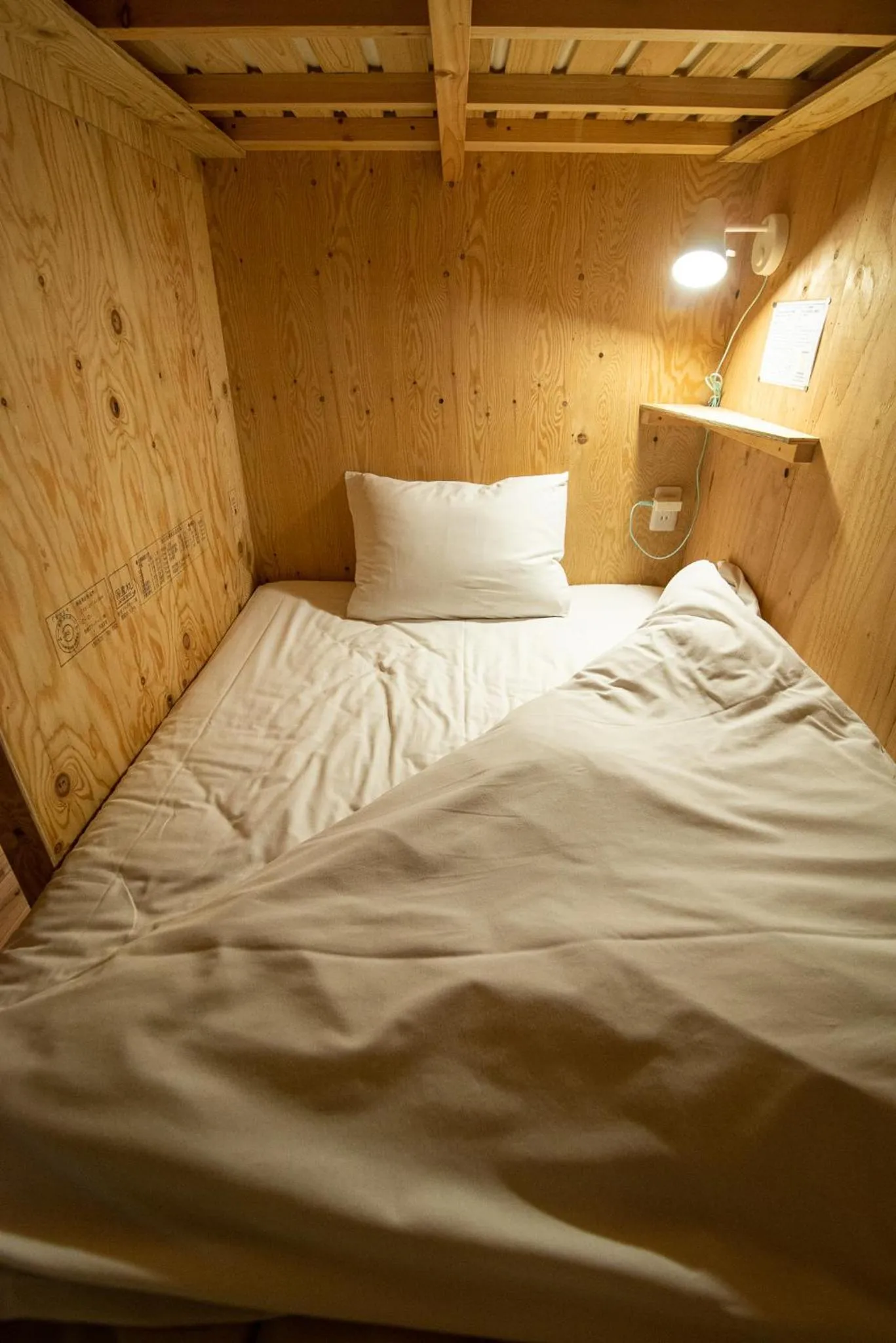 Bed in BED N CHILL Shippoya 七宝屋