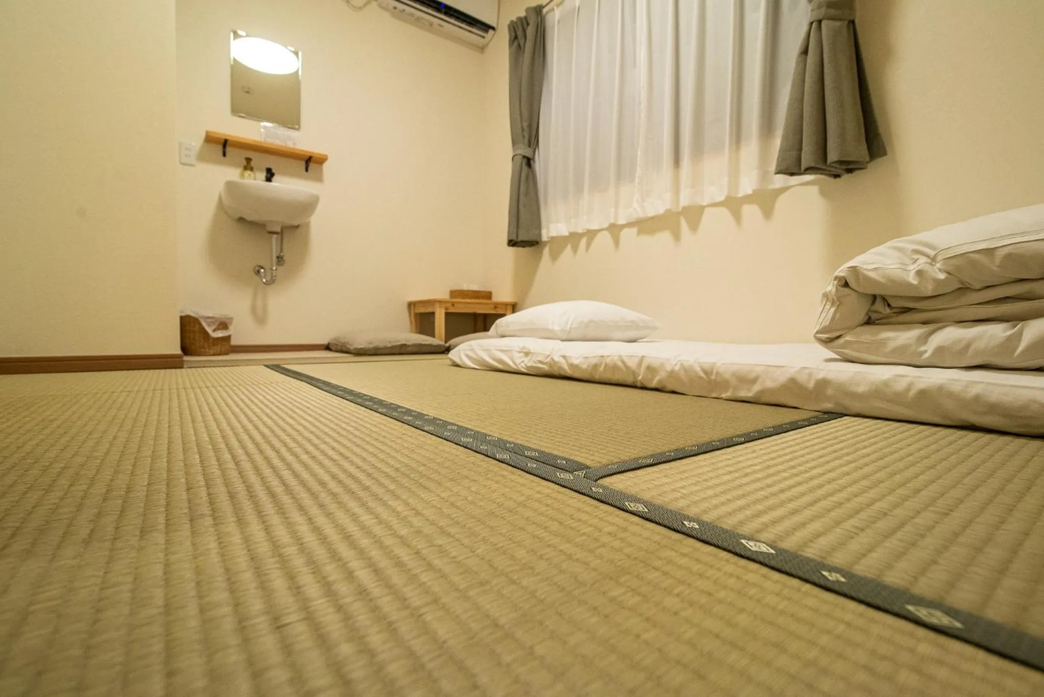 Bed in BED N CHILL Shippoya 七宝屋