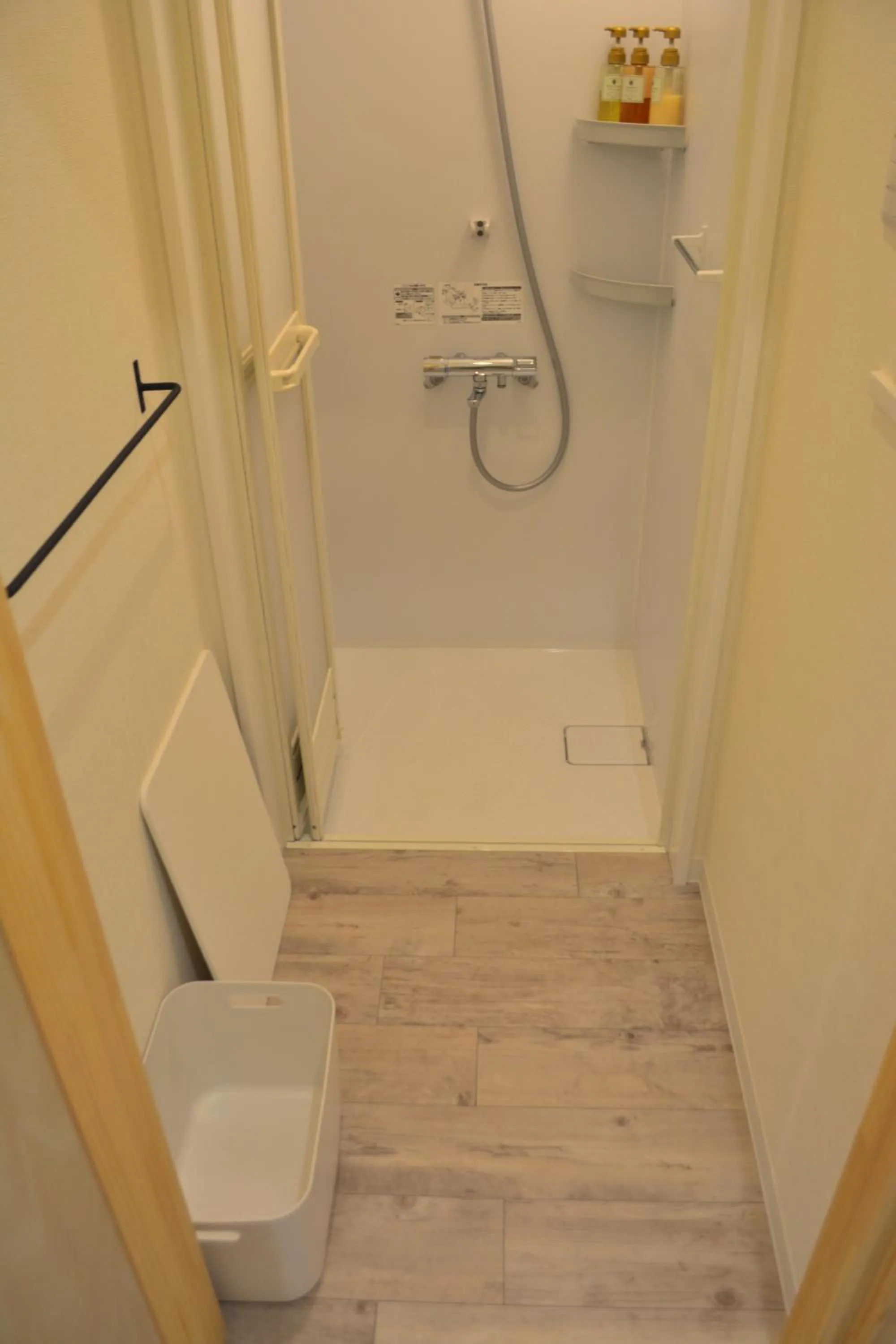 Shower in BED N CHILL Shippoya 七宝屋